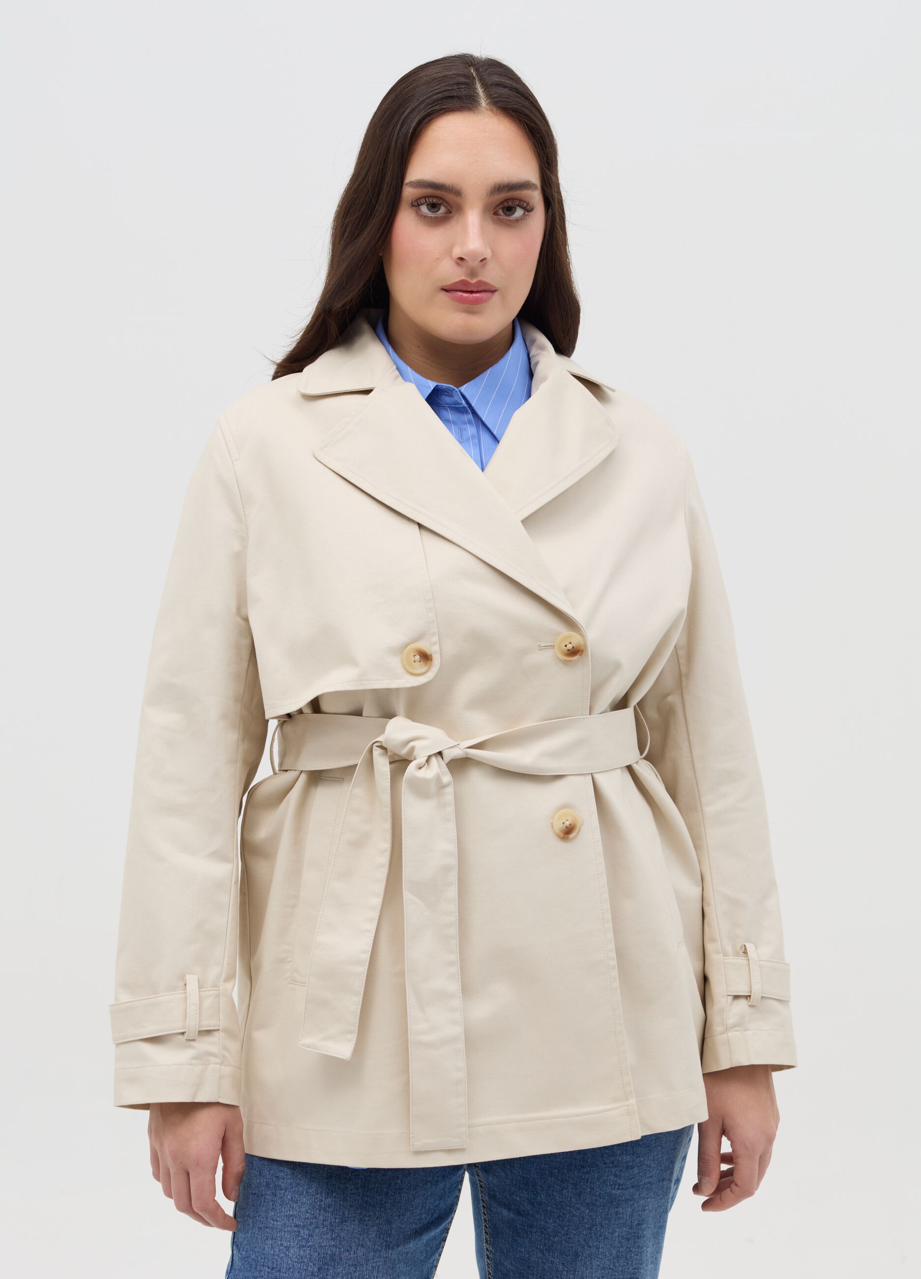Curvy short double-breasted trench coat with belt