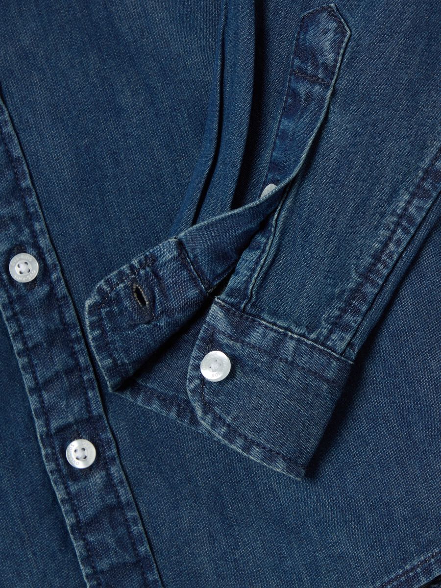 Button-down shirt in denim_3
