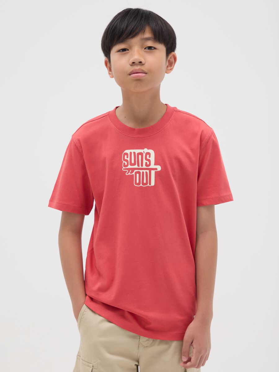 T-shirt da ragazzo in puro cotone rosso regular fit con stampa_0