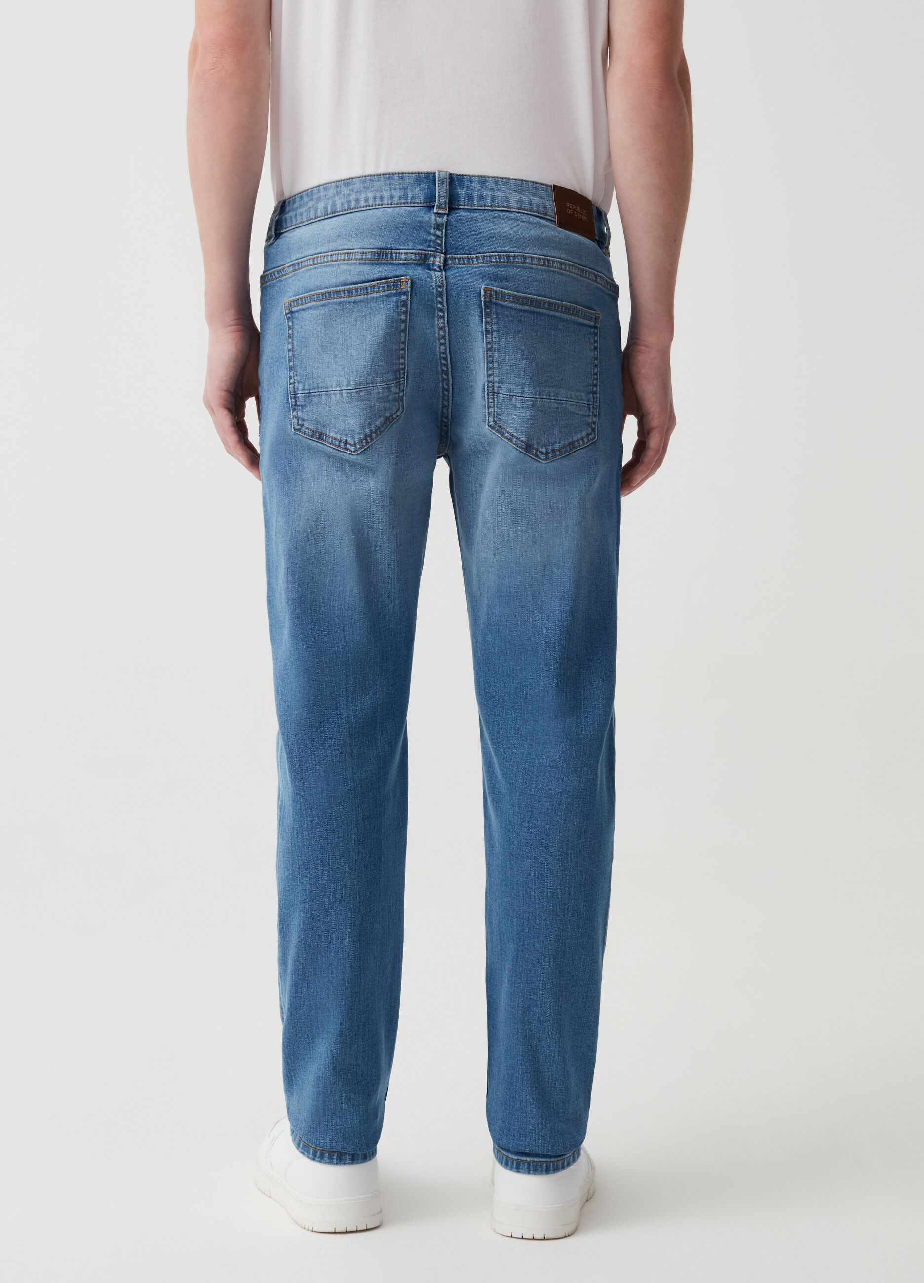 Skinny-fit stretch jeans with five pockets