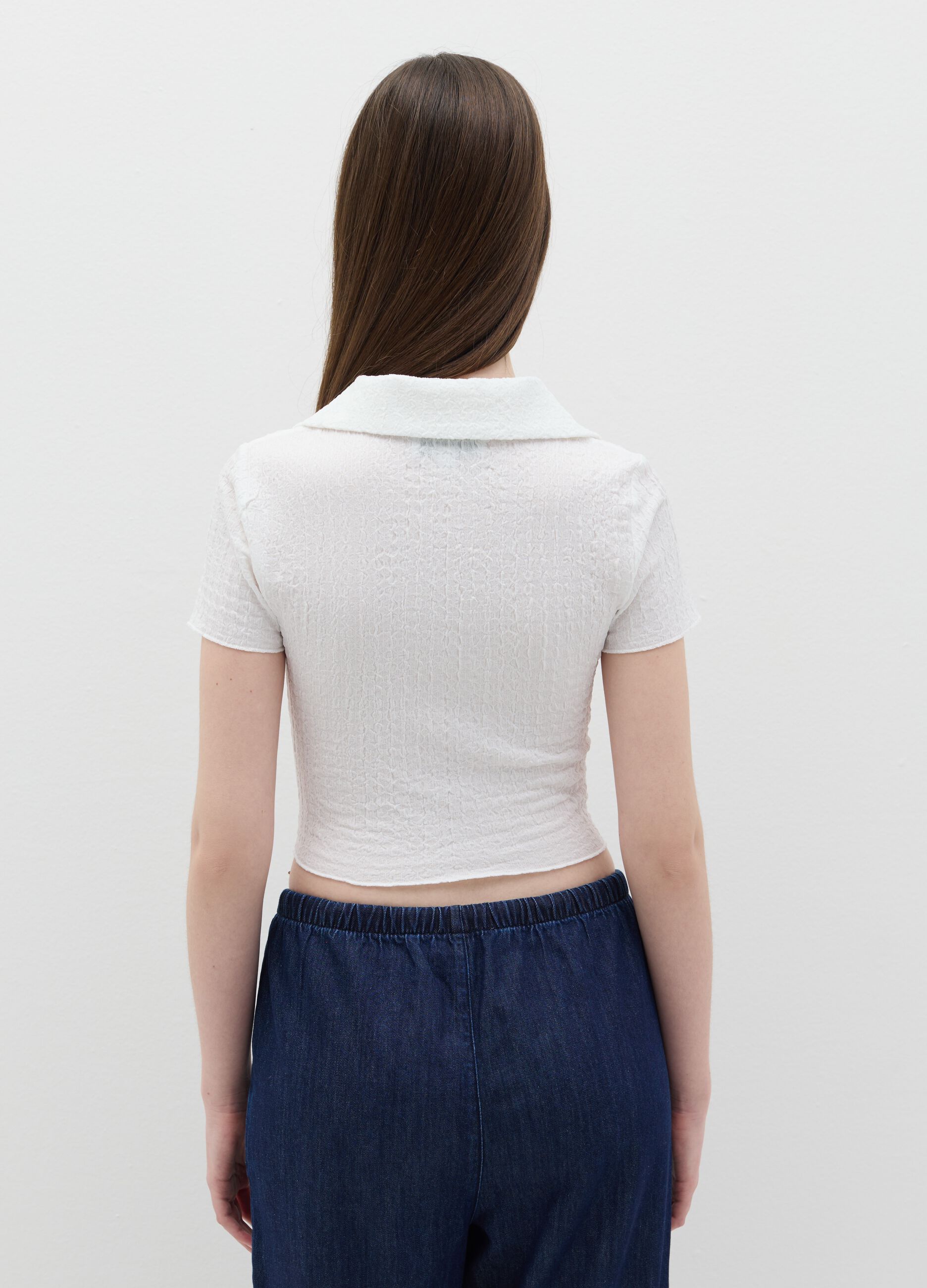 White crinkle-effect crop polo shirt