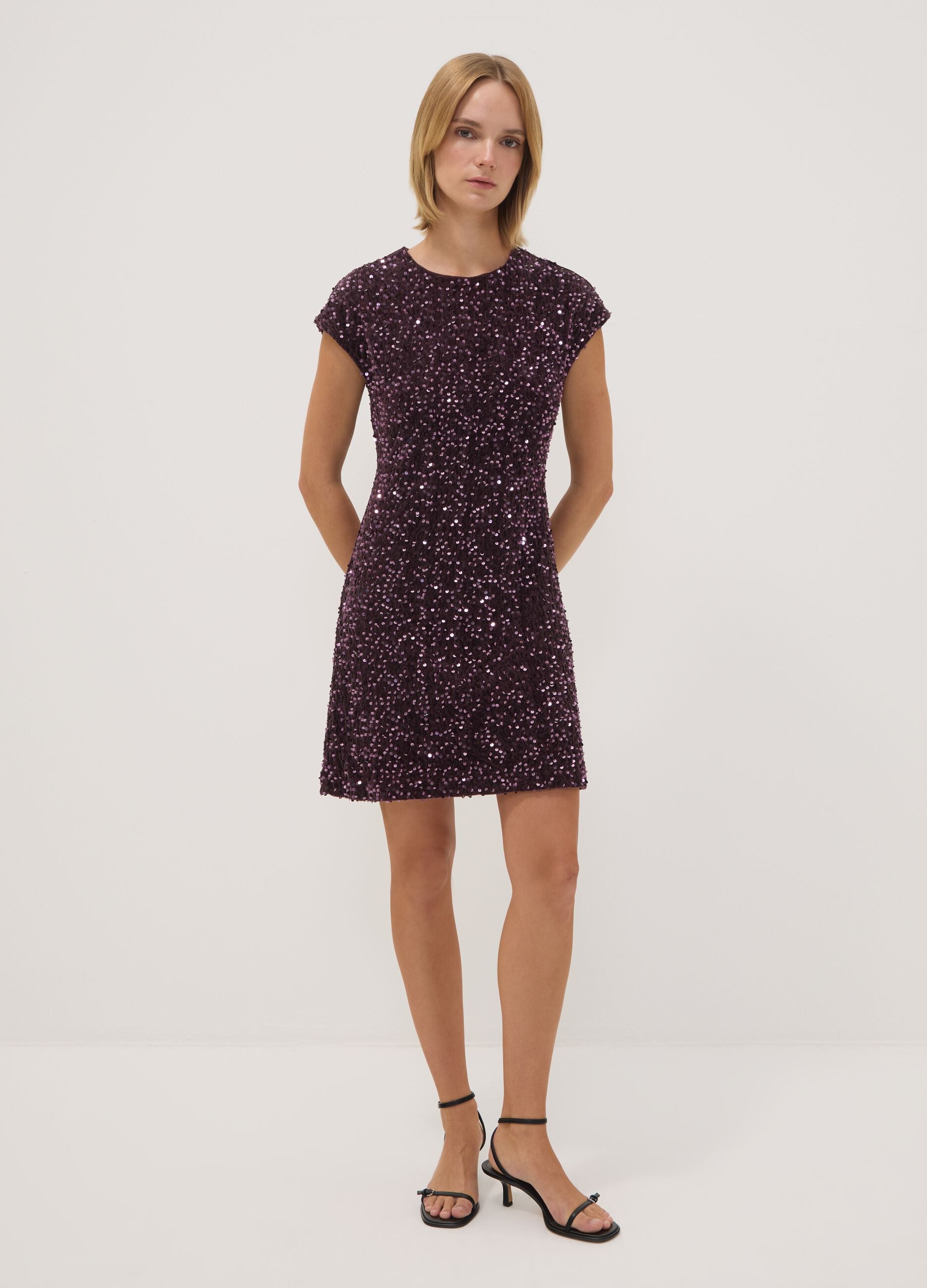 Wine-purple crew-neck fitted sequin dress