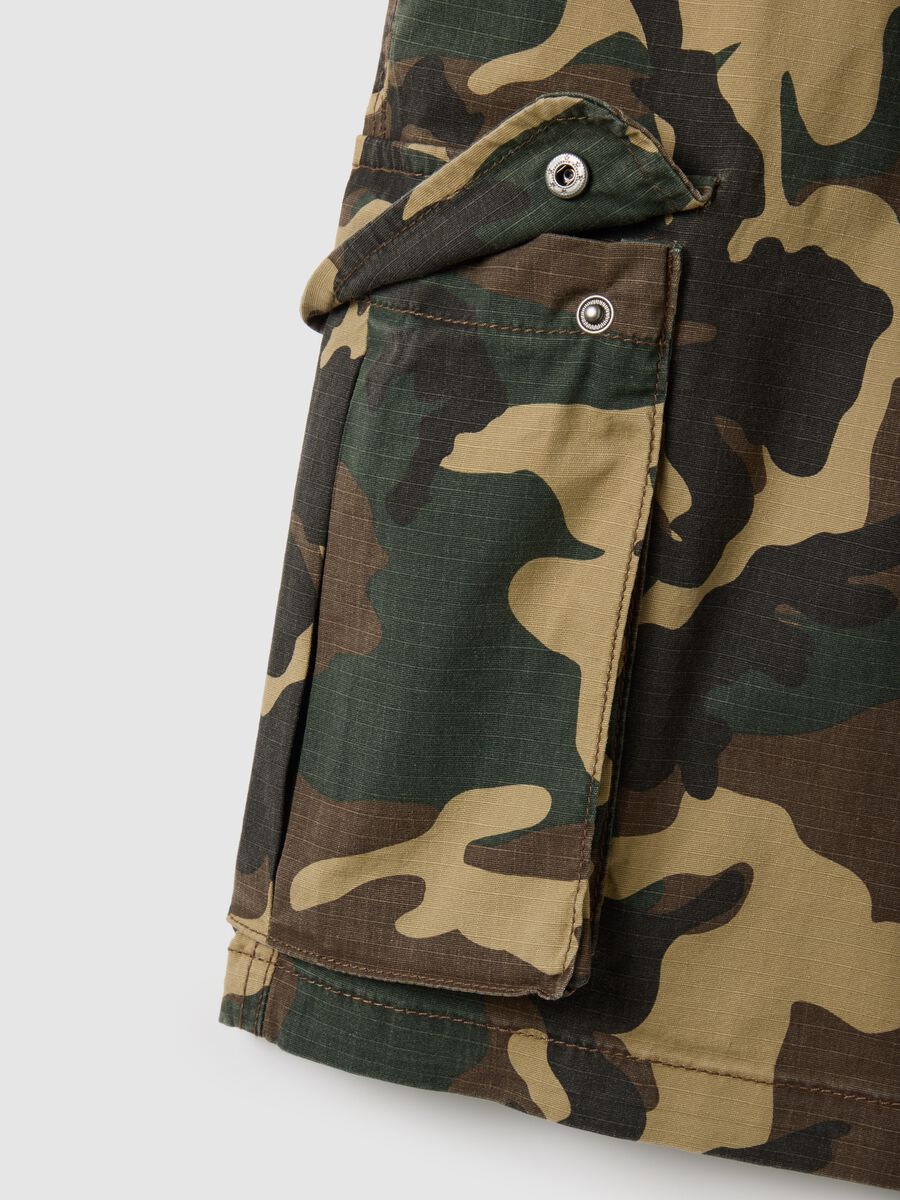 Men's multicolour regular fit cotton cargo shorts_1