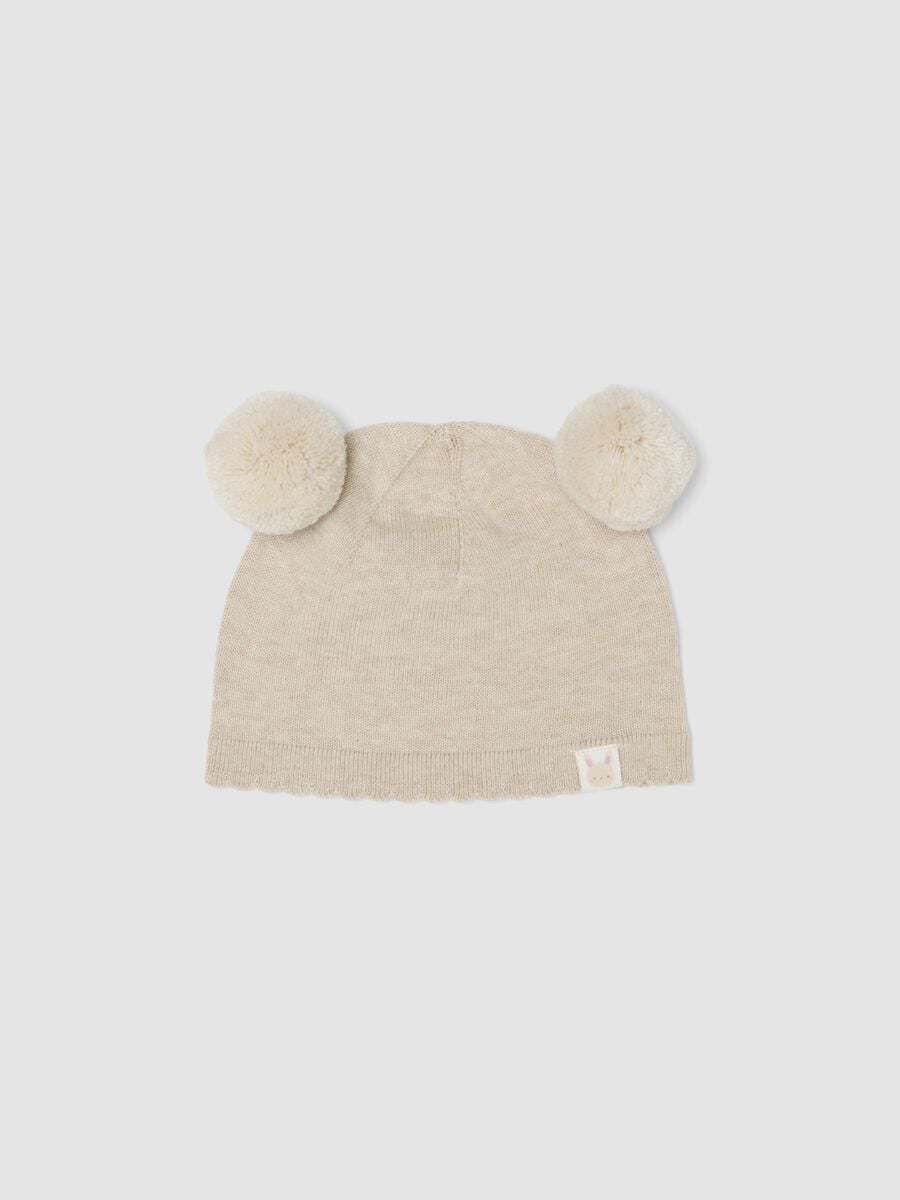 Cappello beige in maglia di puro cotone organico con pon pon per neonata_0