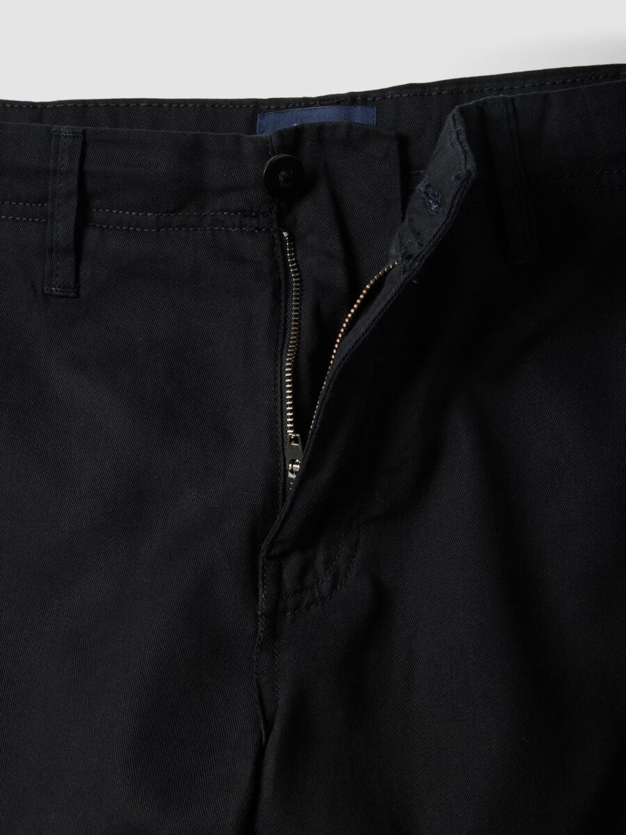 Black pure cotton regular-fit cargo shorts_5