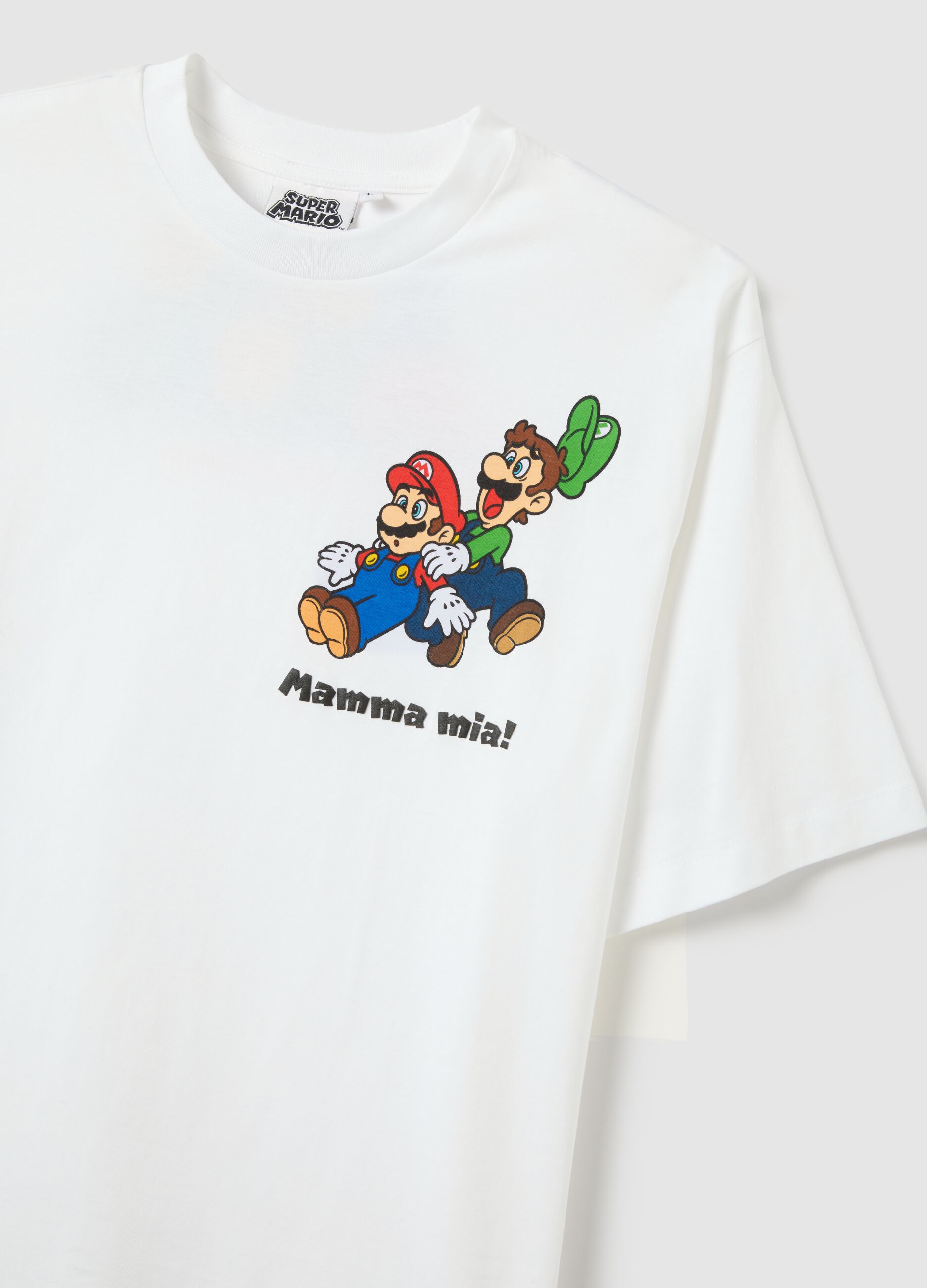 Relaxed fit white pure cotton t-shirt featuring Super Mario