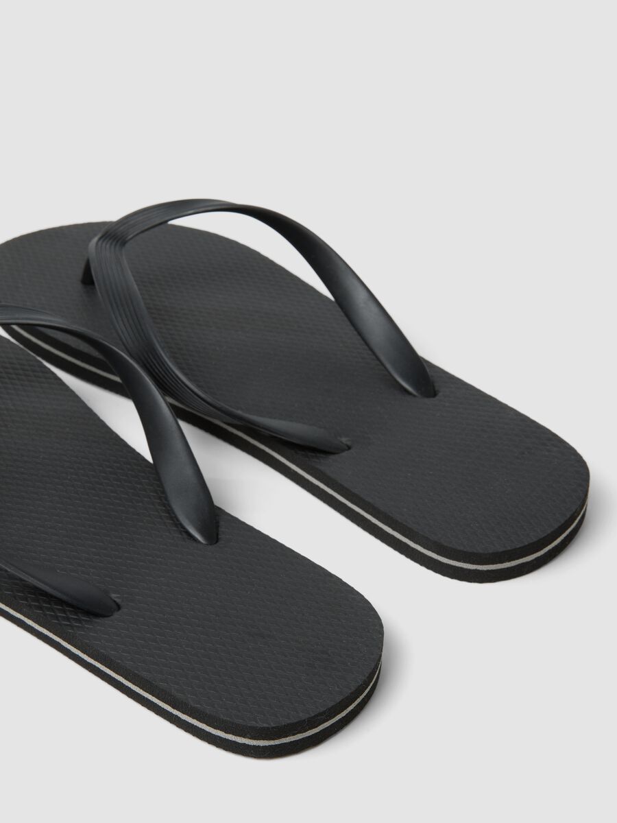 Basic black flip-flops_1