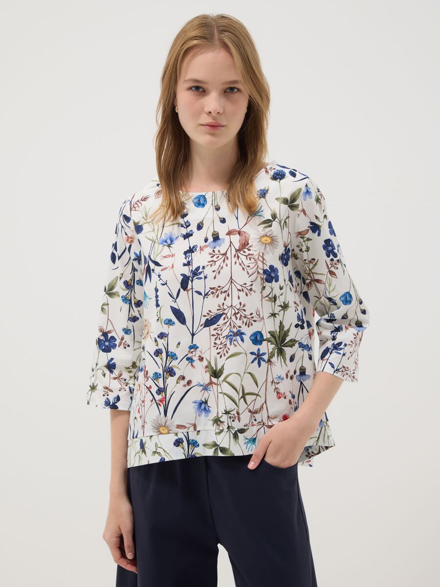 Blusa bianca in cotone elasticizzato con stampa floreale_1