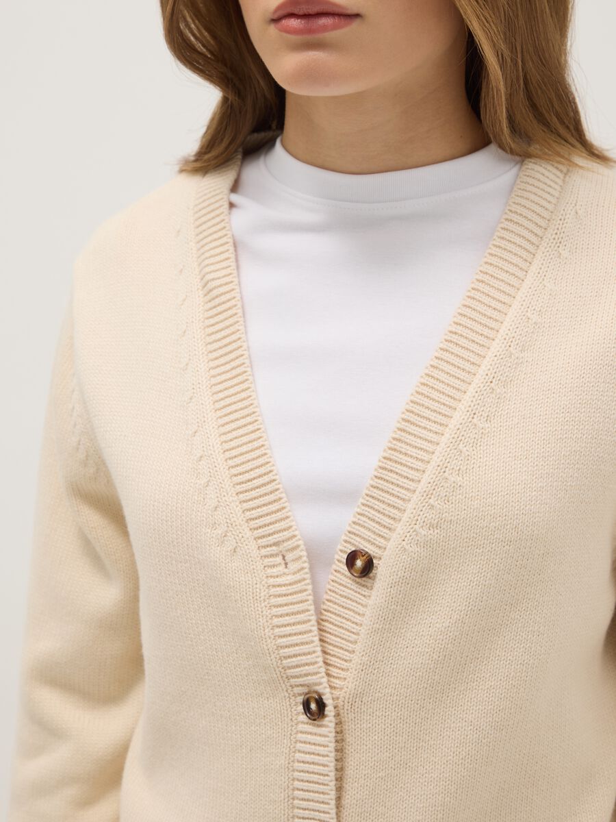 Beige V-neck cardigan in pure cotton with regular fit_3