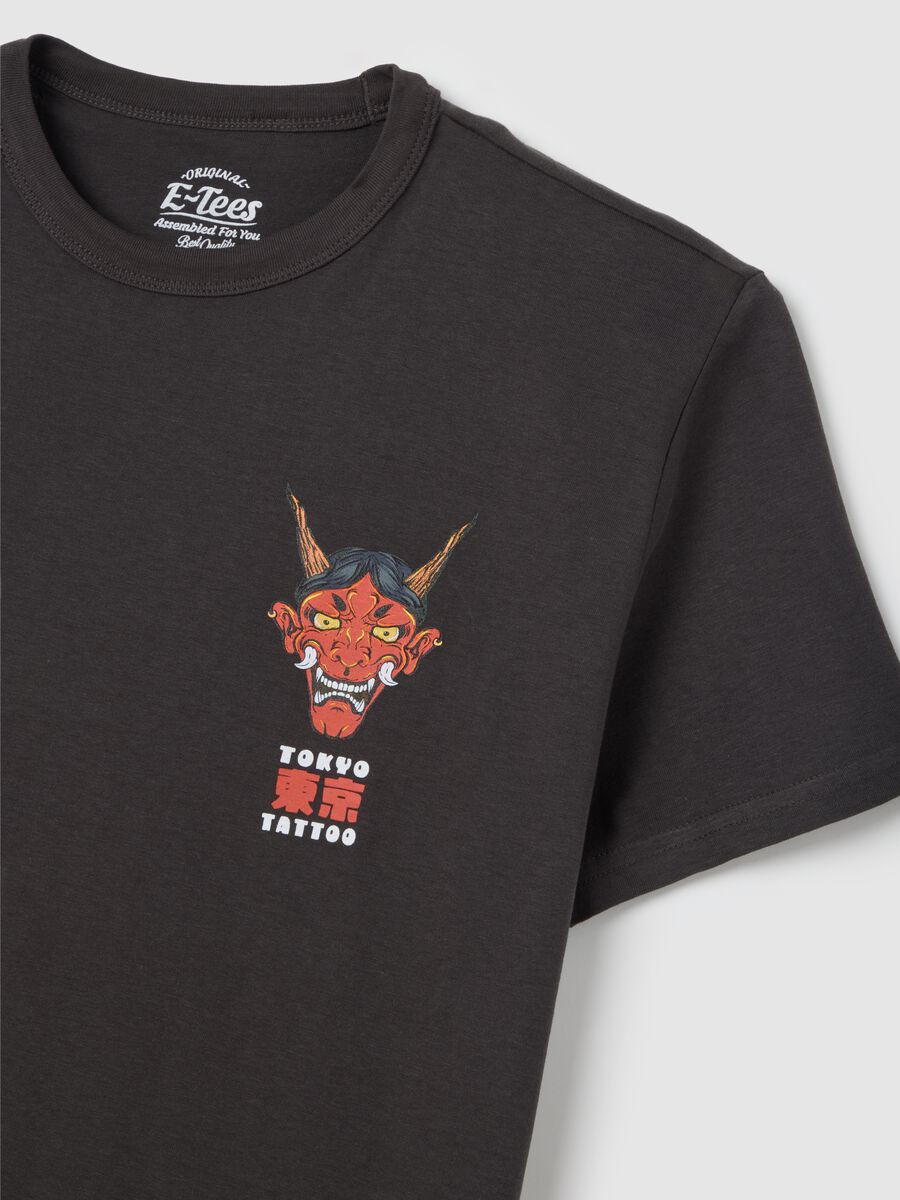 Black short-sleeve T-shirt with Tokyo Tattoo print_5
