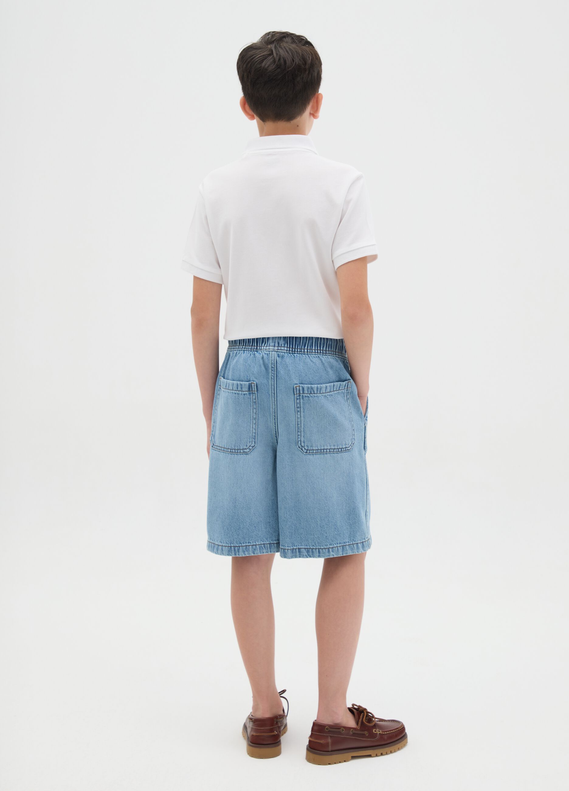 Shorts da ragazzo in denim azzurro regular fit con vita elasticizzata