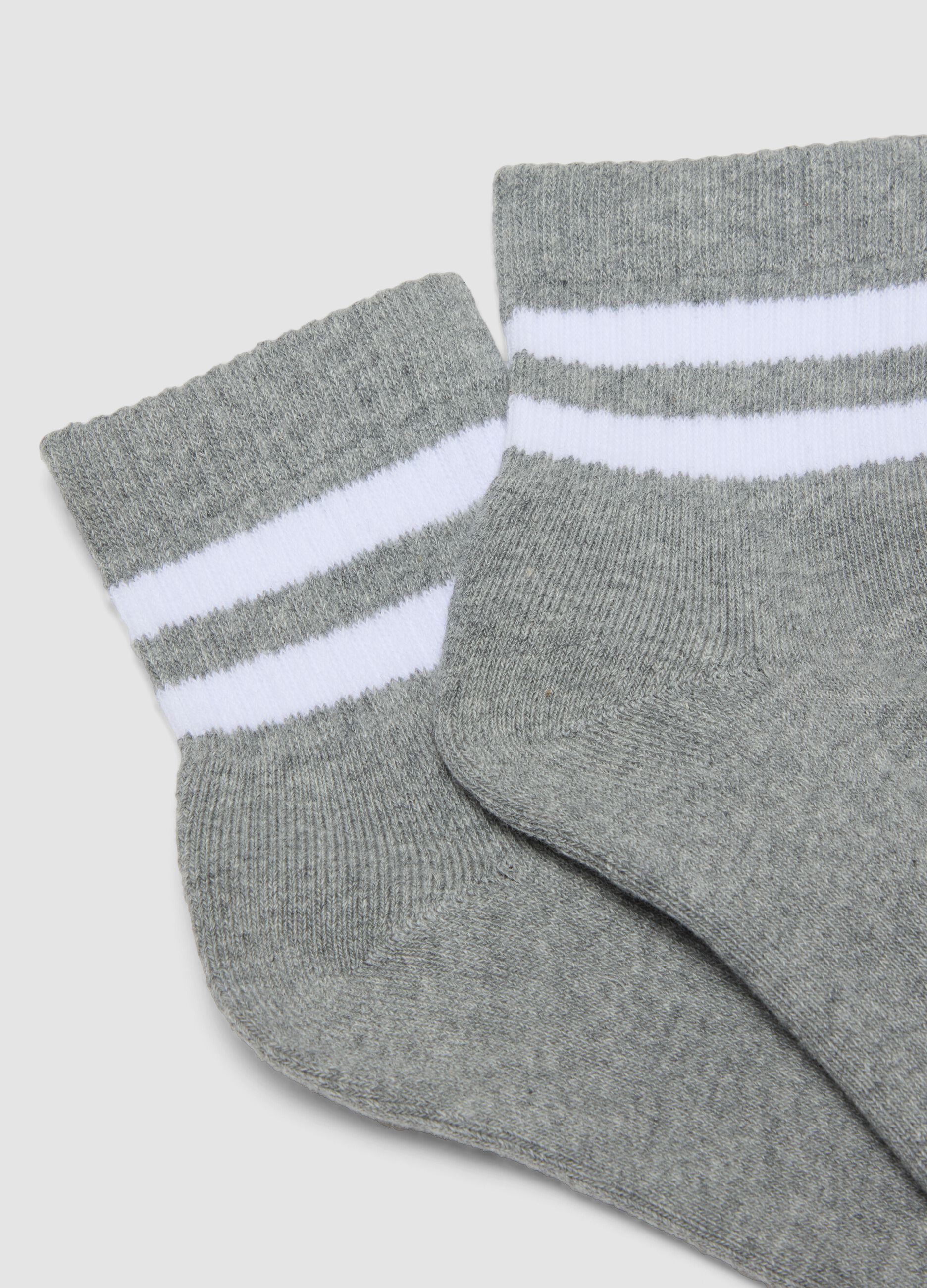 3-pack of grey athletic socks in stretch organic cotton