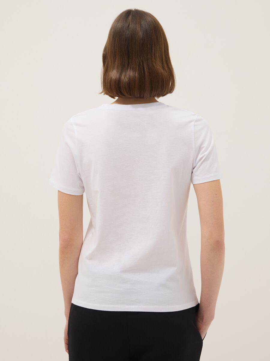 T-shirt in puro cotone bianca regular fit con scollo a V_2