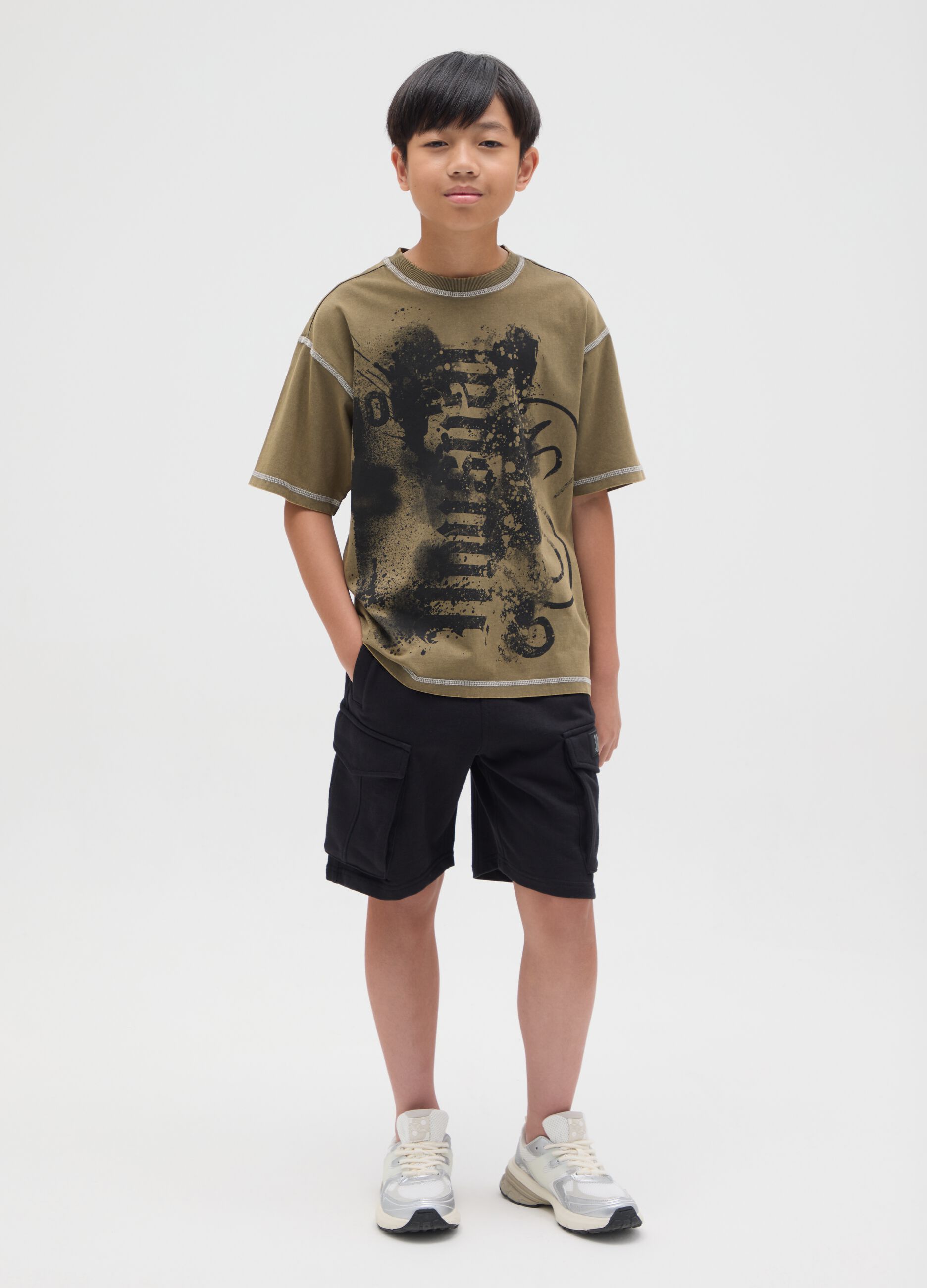 Boys' regular fit black cotton cargo shorts
