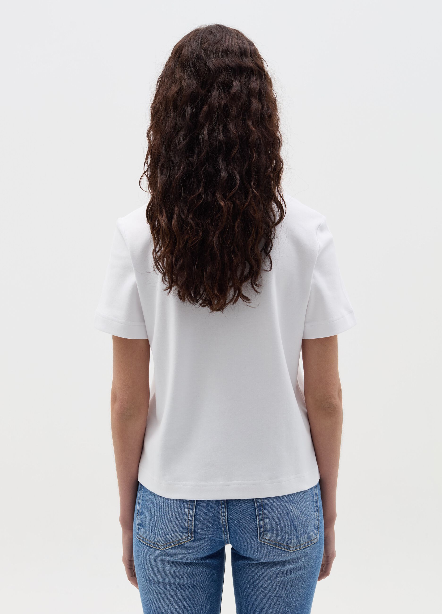 Solid colour T-shirt with round neck