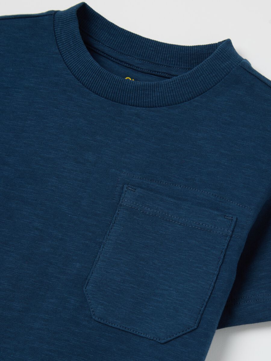 Blue T-shirt in organic cotton with pocket_2