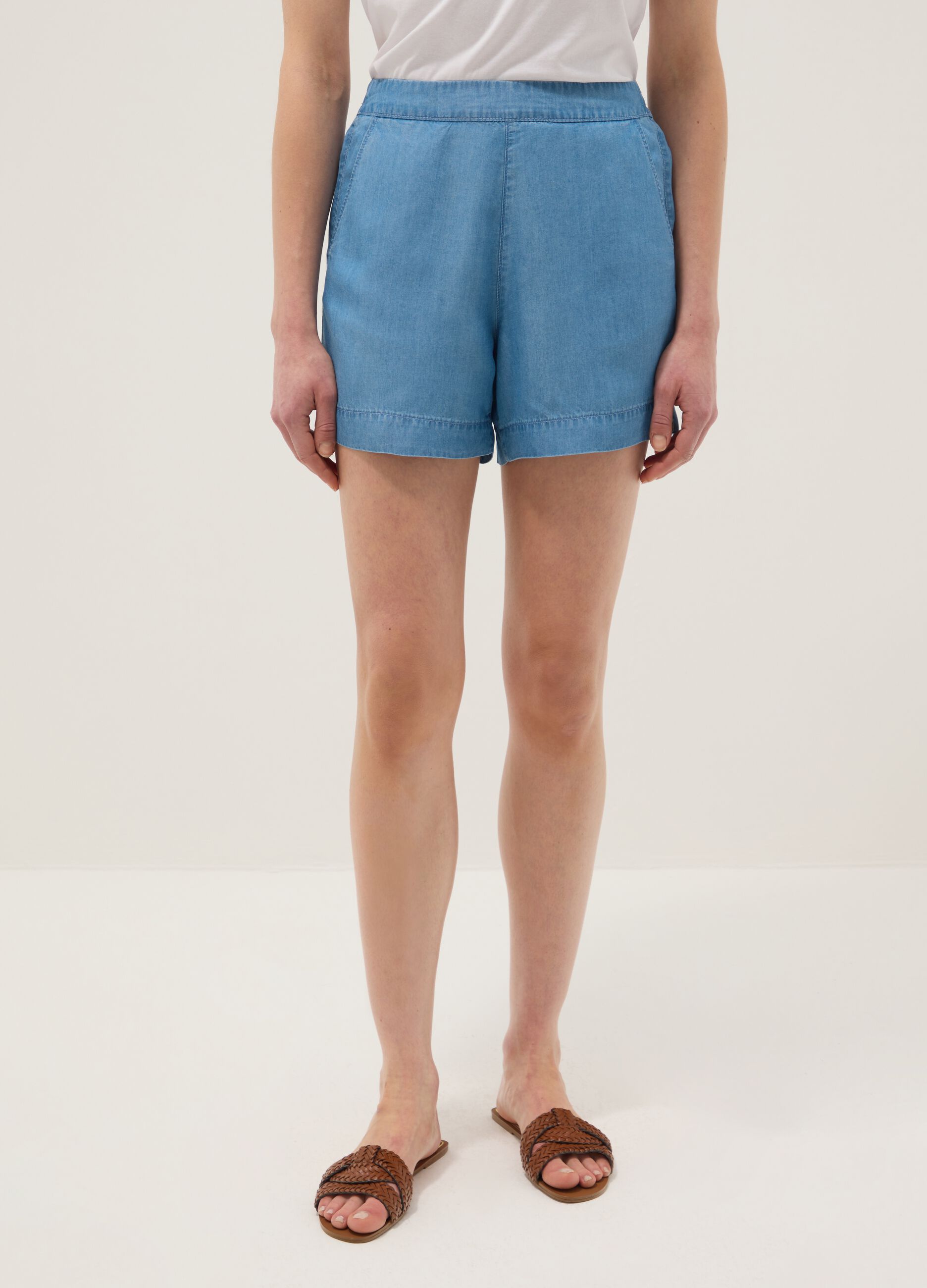 Light blue denim shorts in pure lyocell with elasticated waist, regular fit