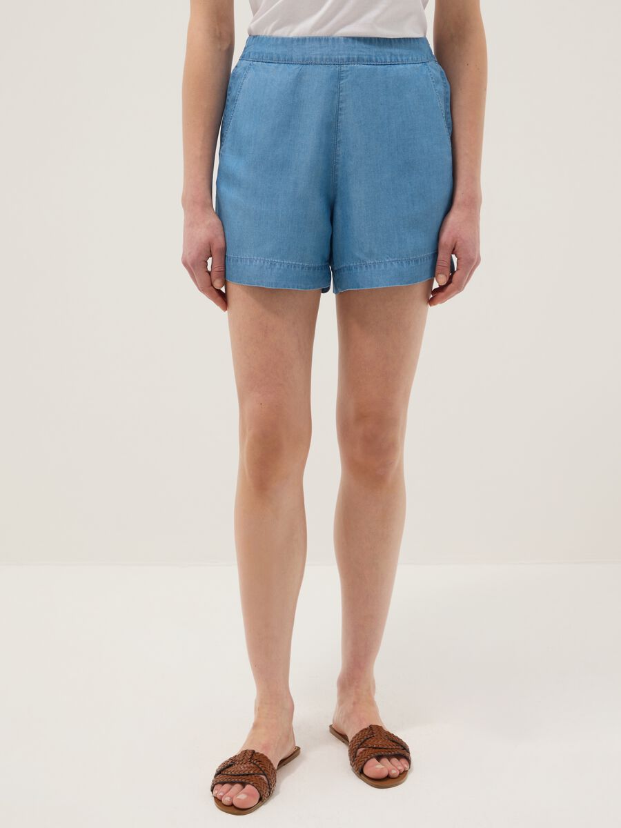 Shorts in denim azzurri in puro lyocell con vita elasticizzata regular fit_1
