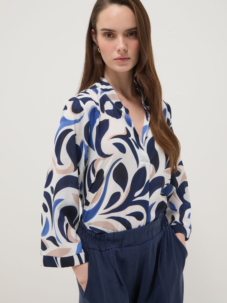 Blusa multicolor fantasia a maniche lunghe con scollo a V_2