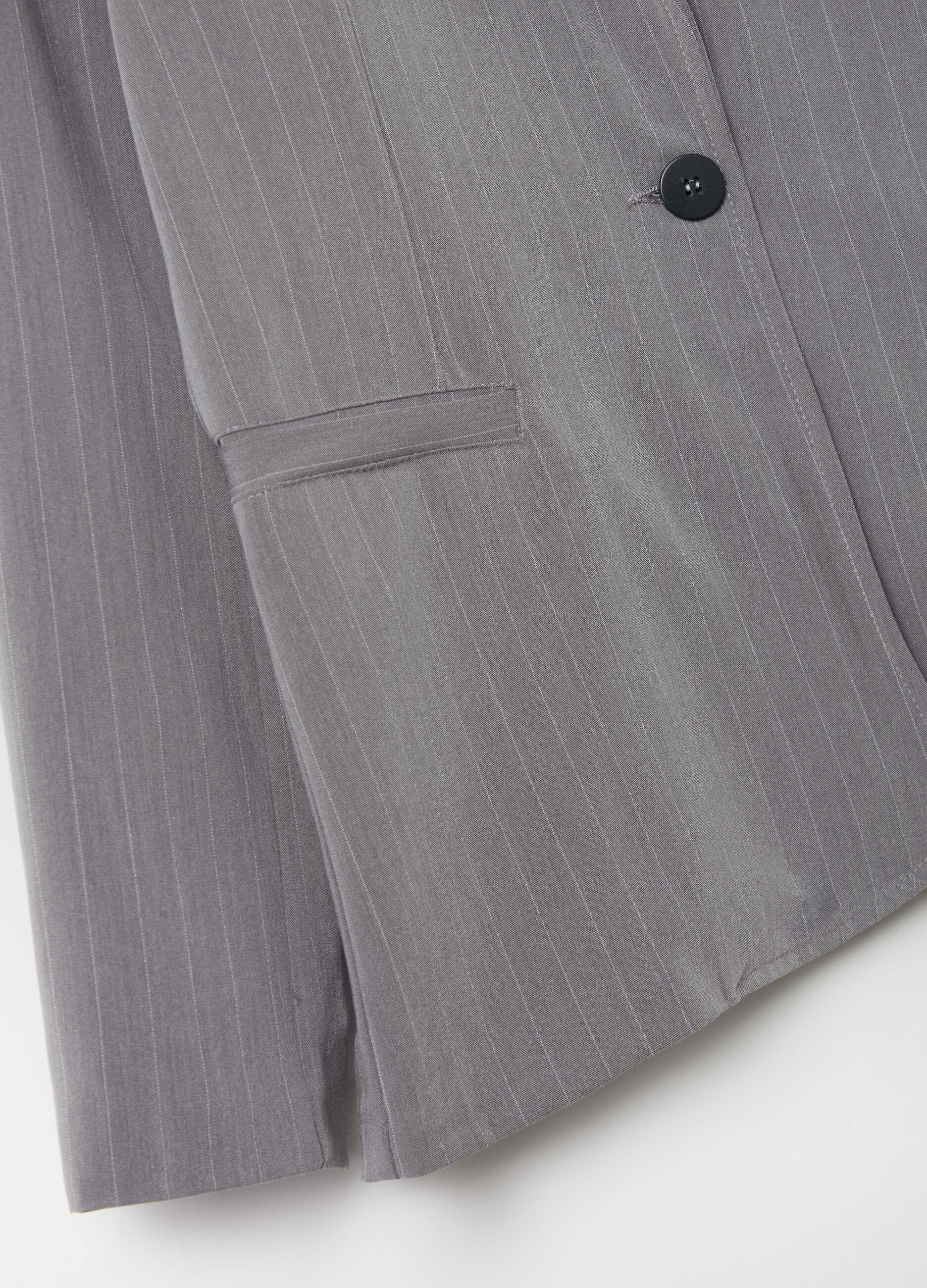 Single-breasted pinstriped blazer