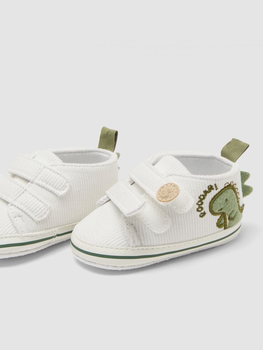 White baby shoes with dinosaur and hook-and-loop fastening_2
