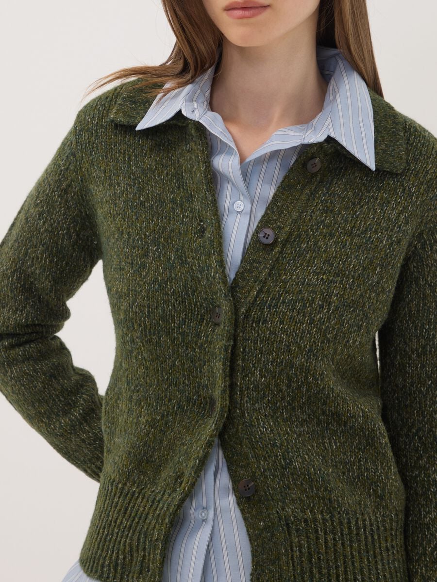 Cardigan verde in misto lana con colletto polo_2