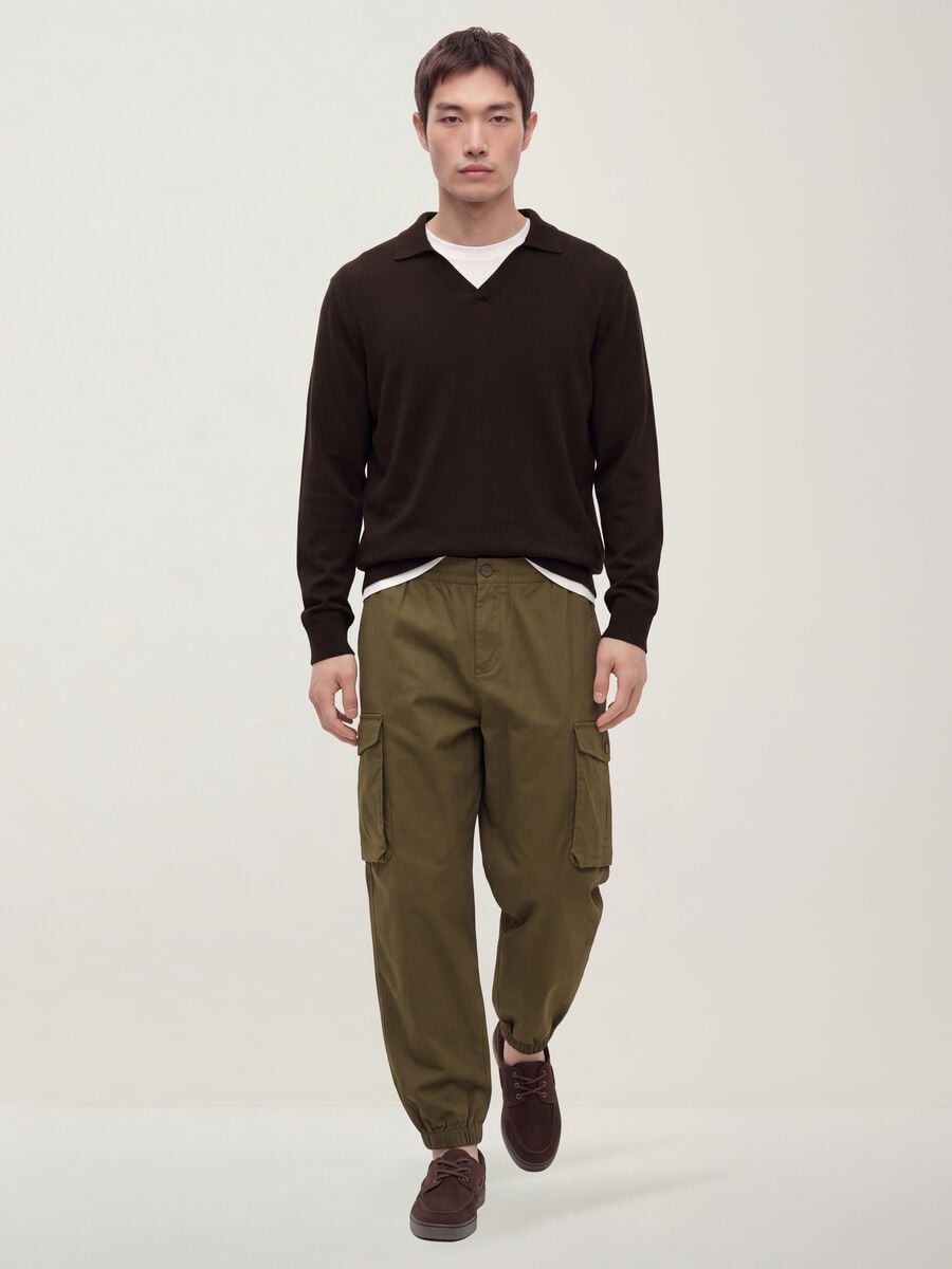 Pantaloni cargo verdi in cotone elasticizzato regular fit_0