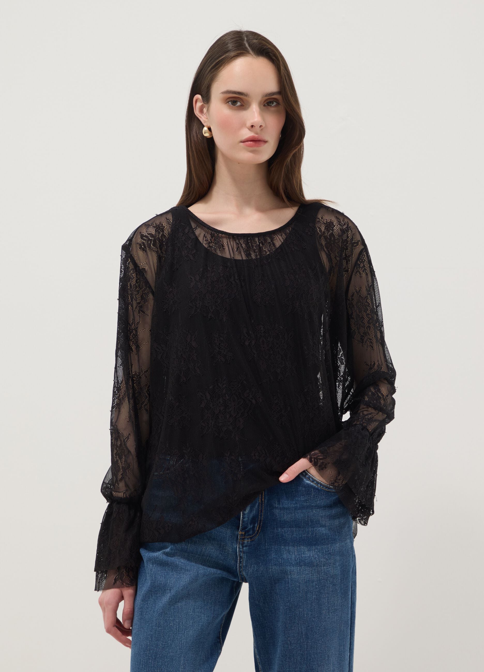 Blusa nera in tessuto elasticizzato con pizzo trasparente regular fit