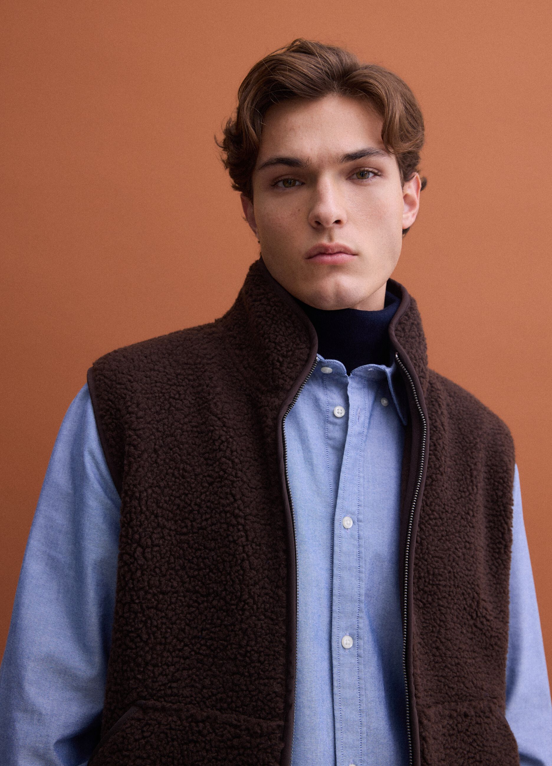 Brown regular-fit gilet with teddy-effect fabric