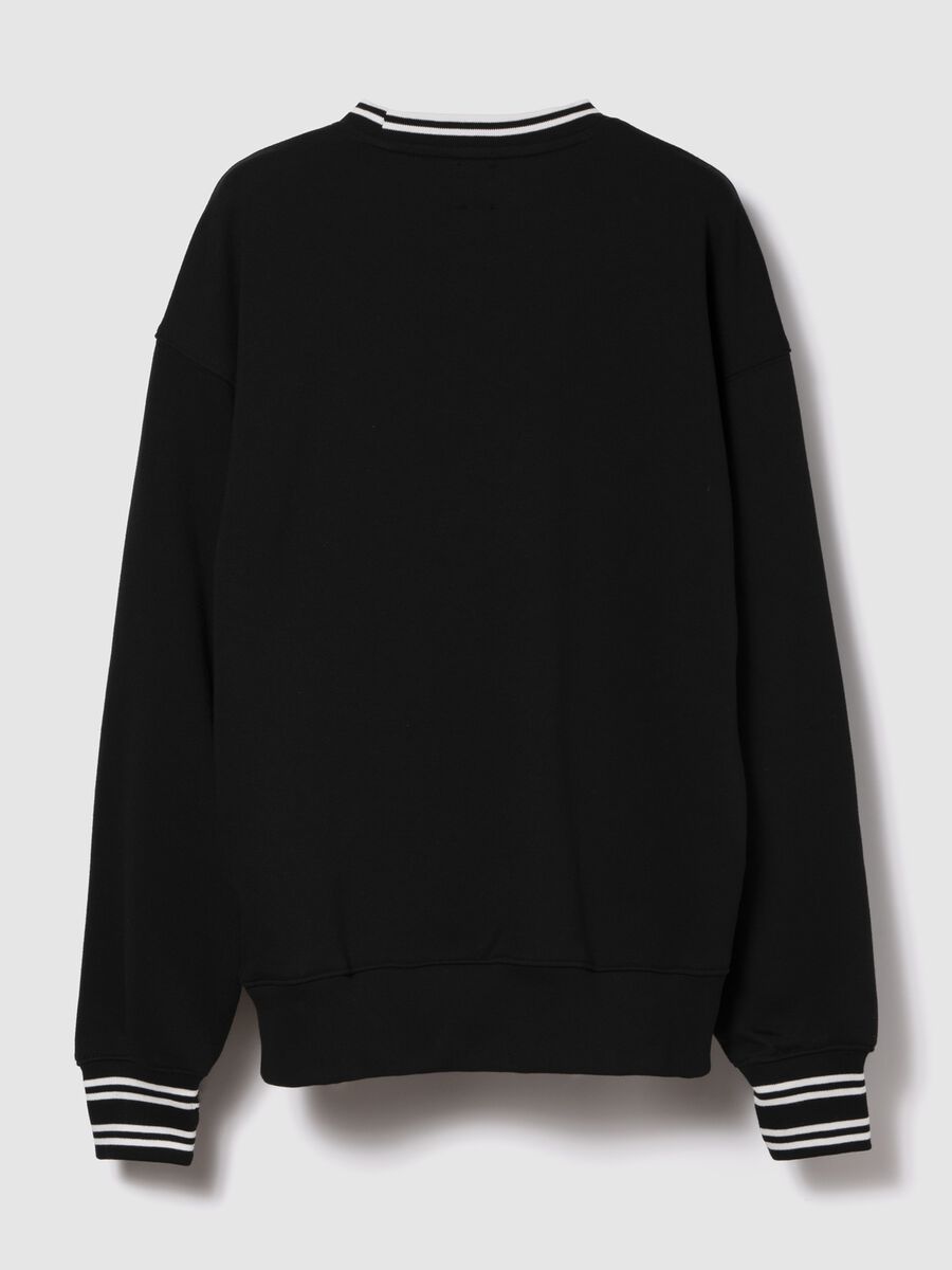 Black crew neck sweatshirt_1