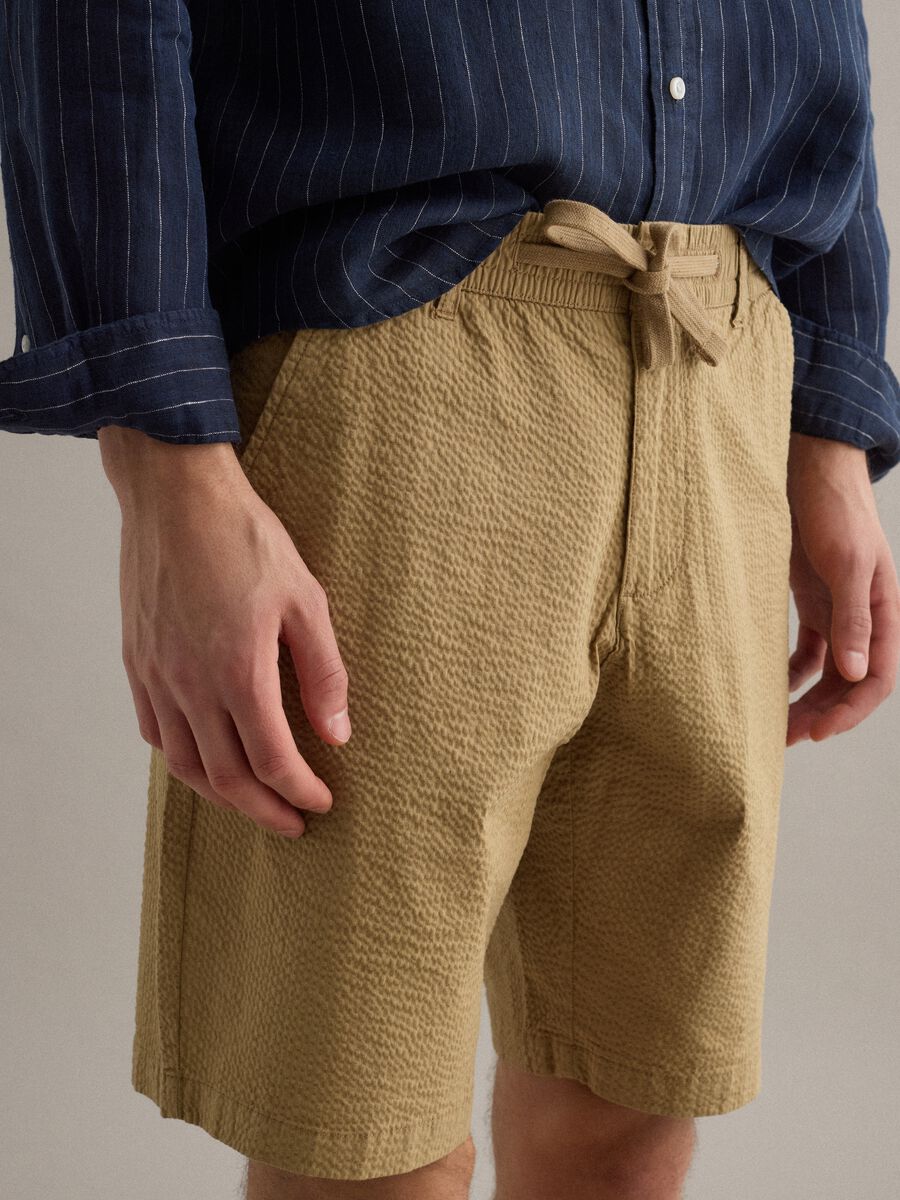 Beige stretch cotton chino shorts, regular fit_3
