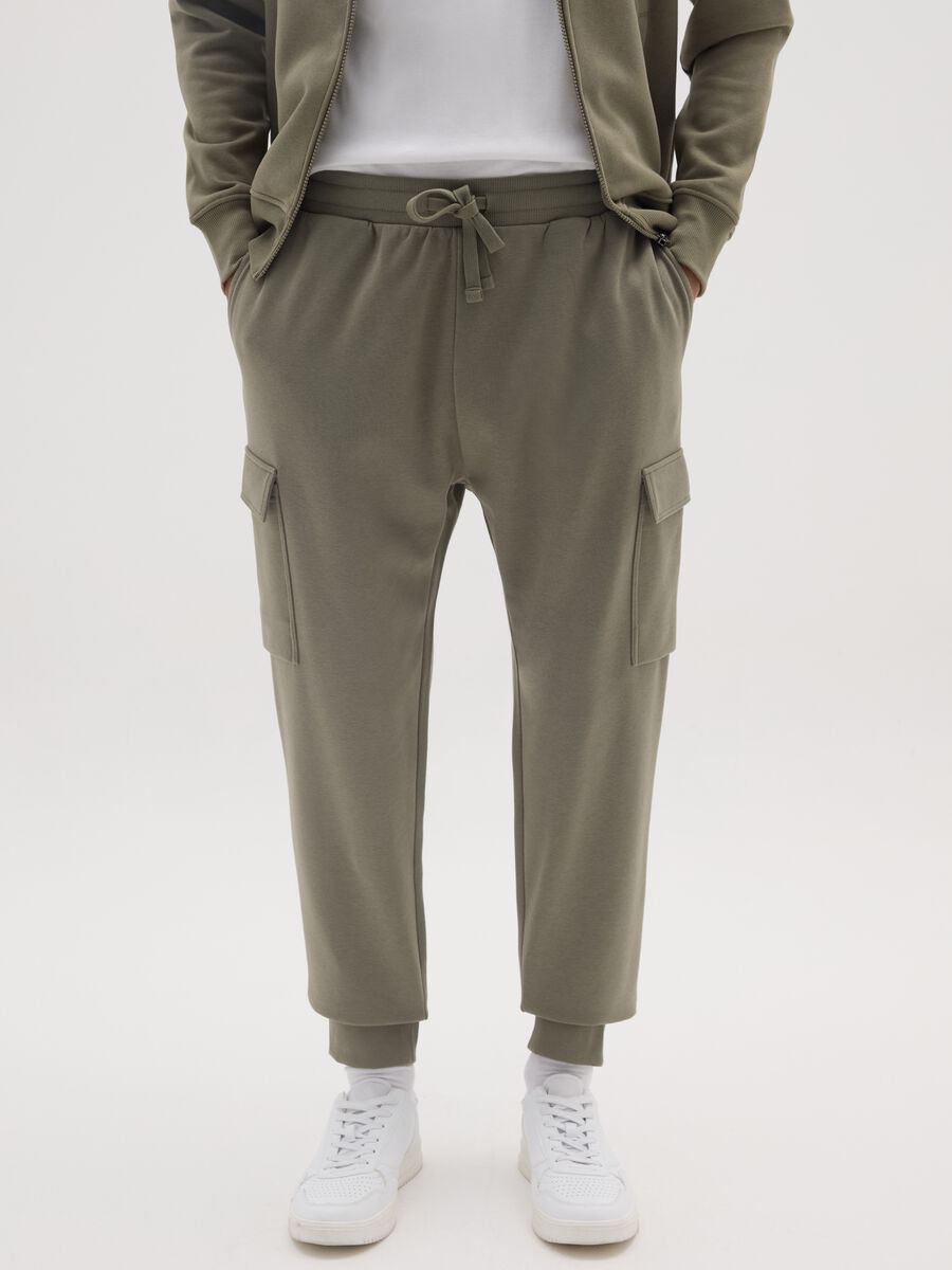 Green cotton blend cargo trousers with pockets_1