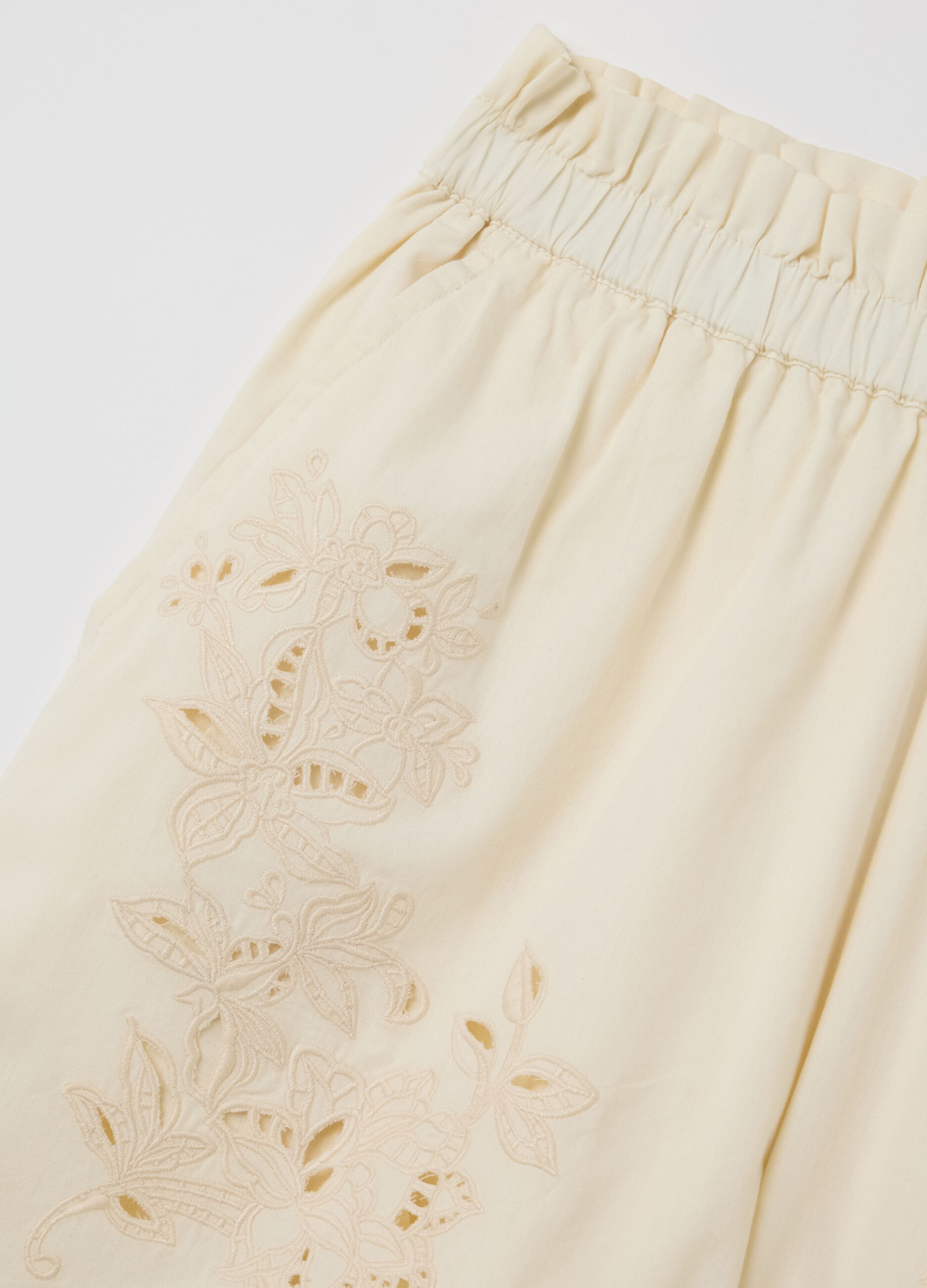 Bermuda shorts with floral embroidery in cotton