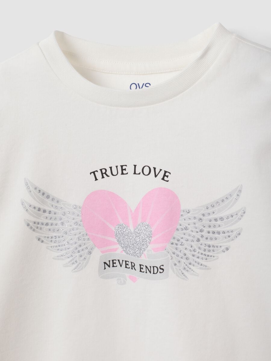 T-shirt bianca in puro cotone organico con stampa cuore e ali per bambina_2