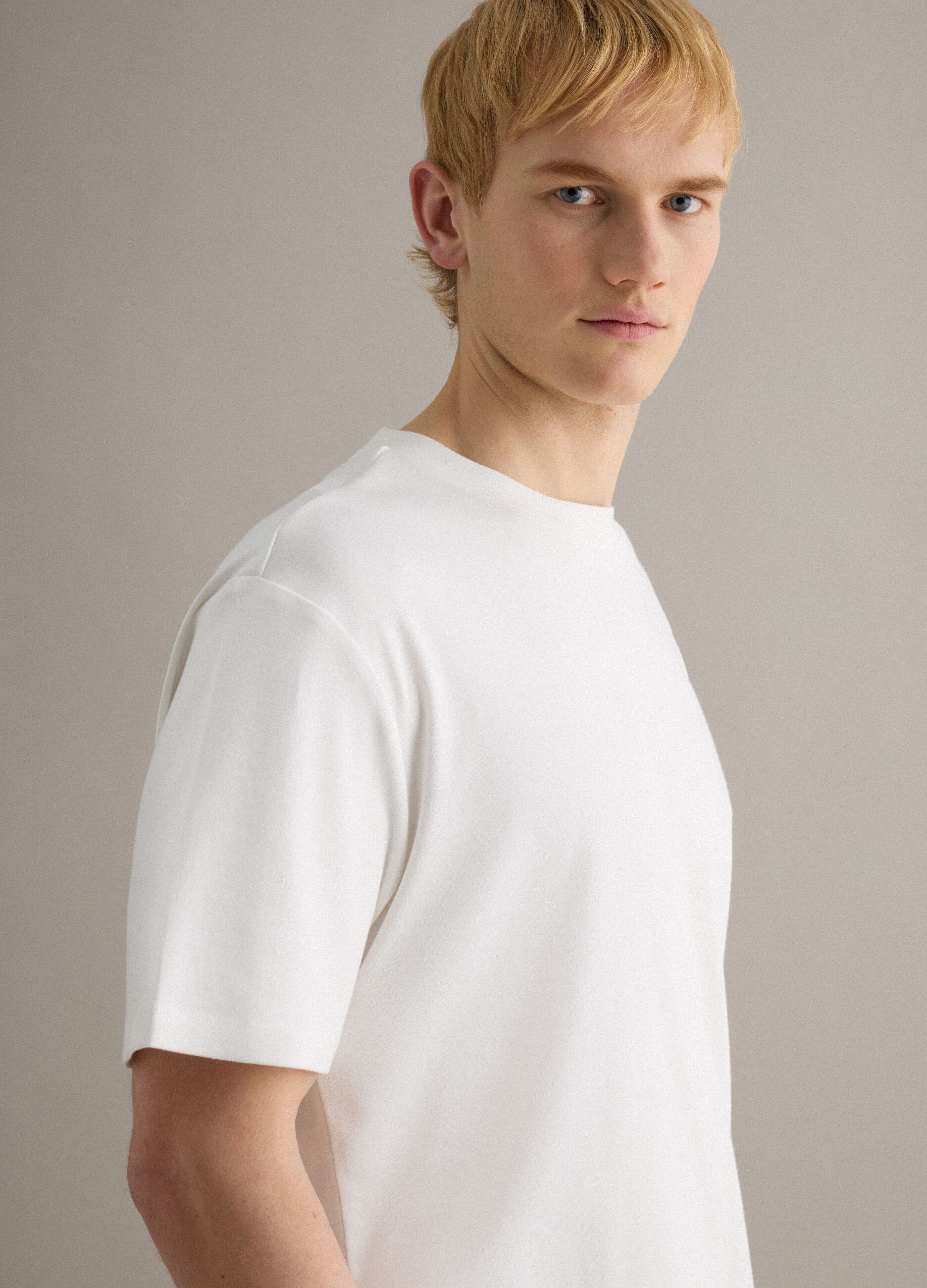 White cotton crew neck T-shirt, regular fit