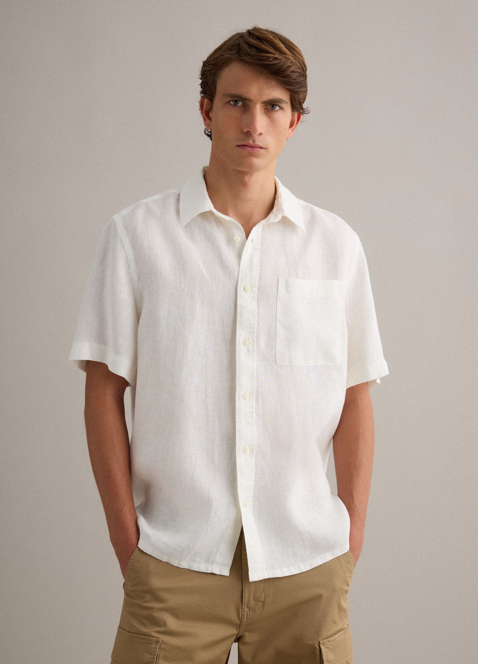 White pure linen short-sleeve shirt, regular fit with chest pocket