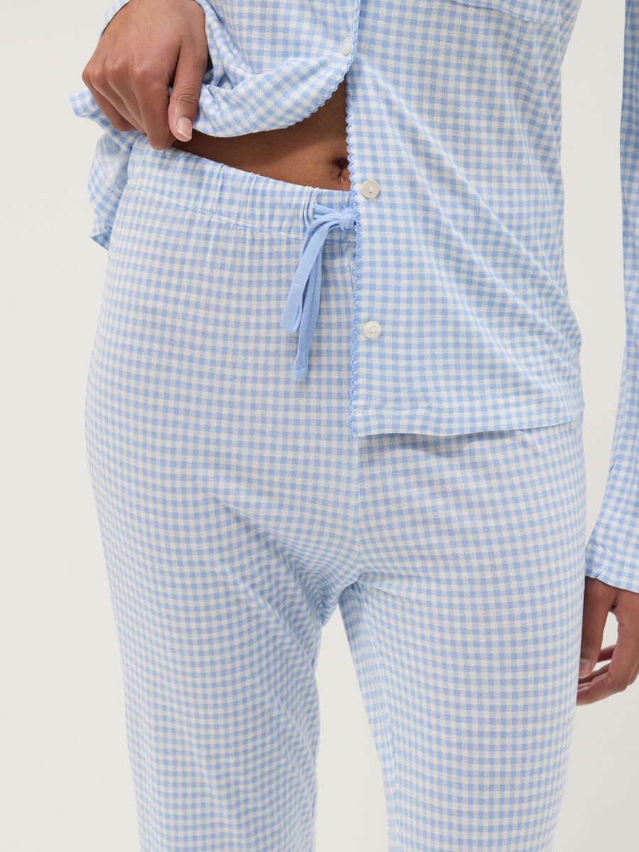 Pure Viscose Multicolour Check Pyjama Regular Fit with V-Neck_3