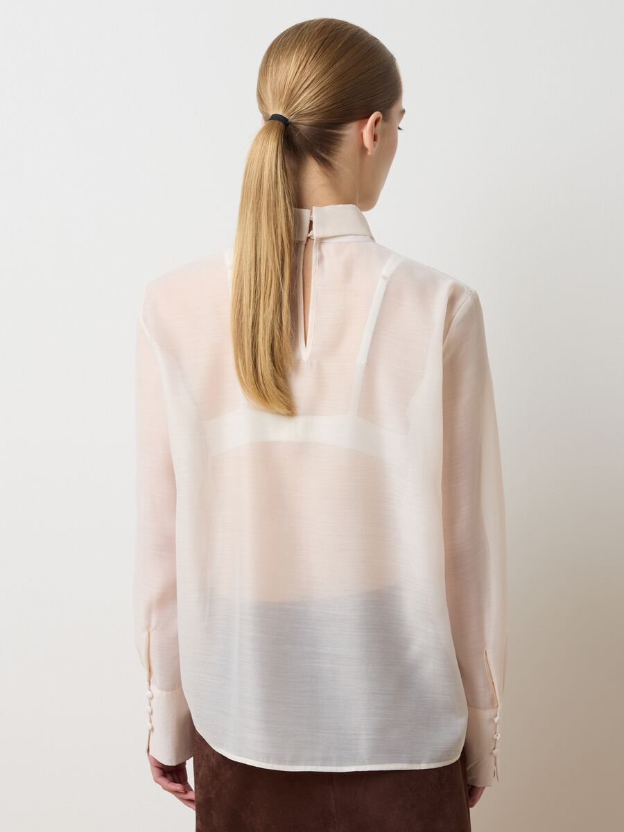 Camicia in organza bianca con fiocco regular fit_3