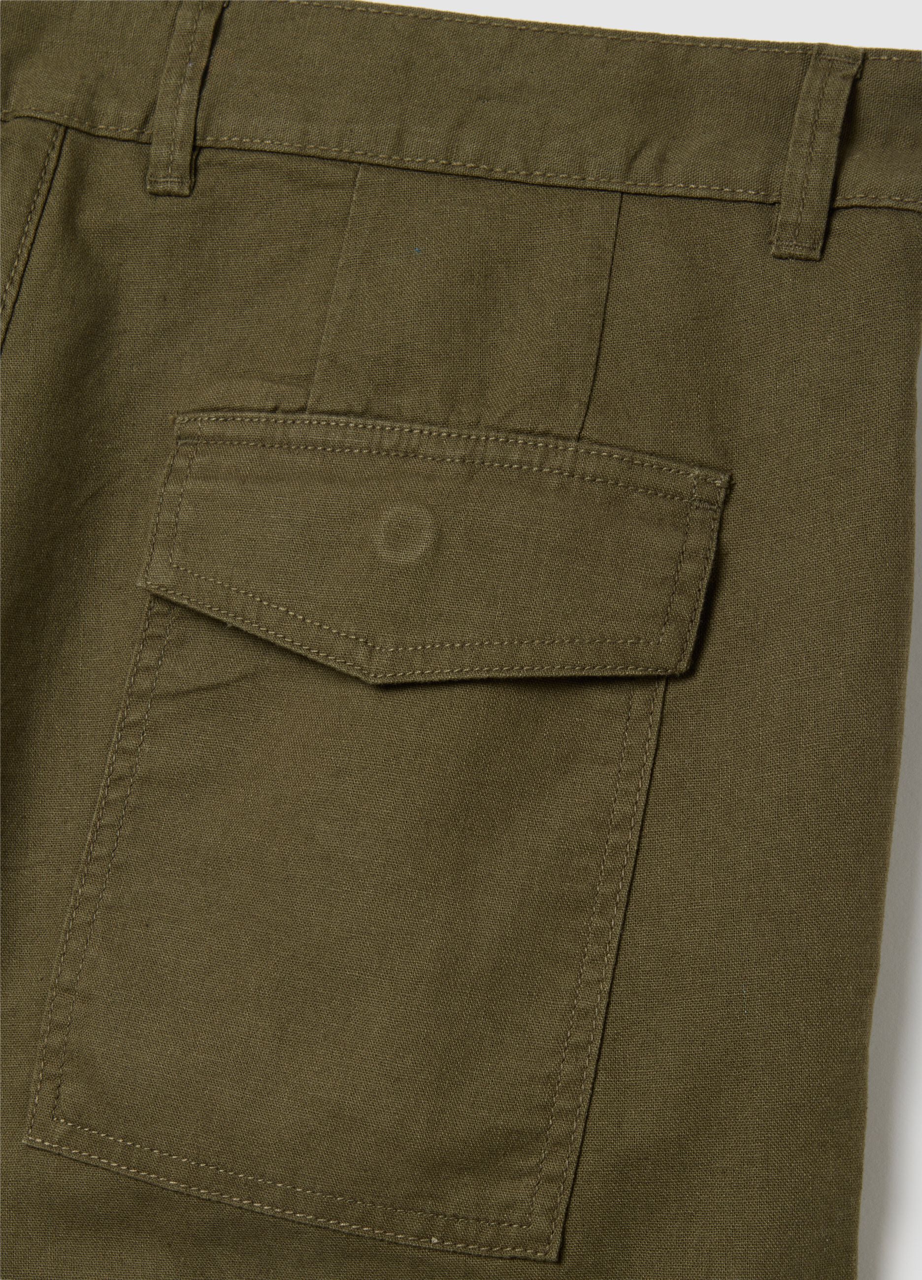 Pantaloncini da uomo in misto cotone verde regular fit