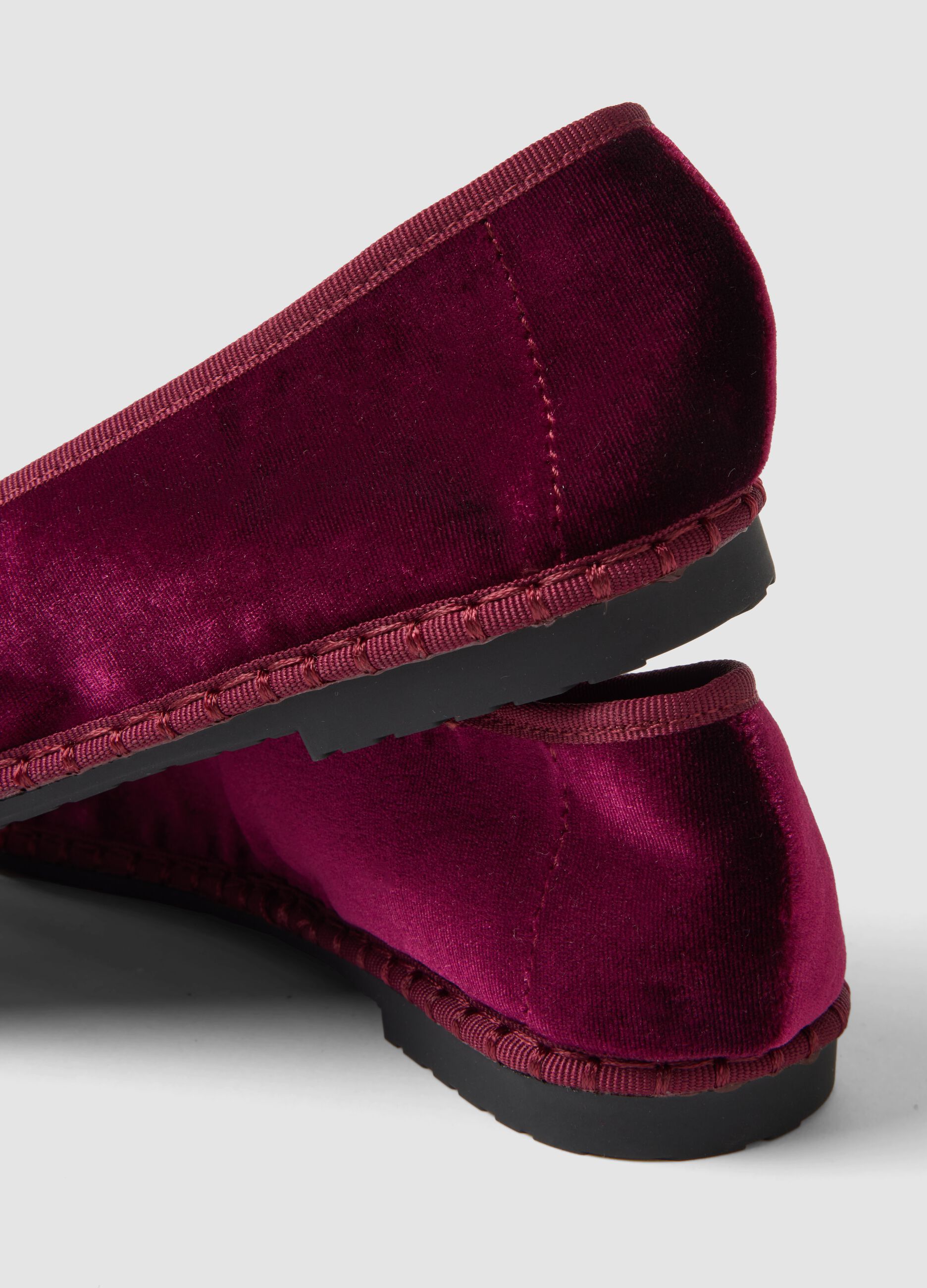 Friulane rosso bordeaux classiche con ricami gioiello