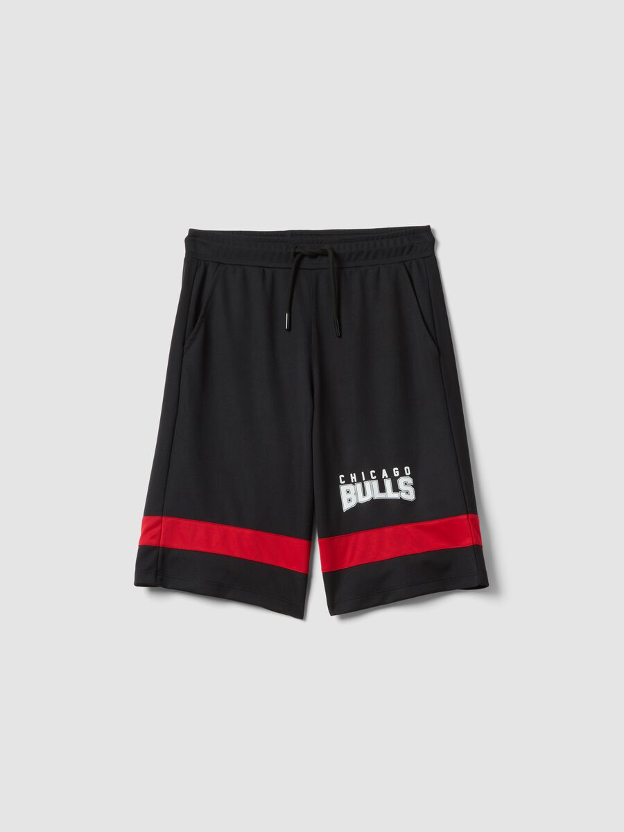 Kids' black and red regular fit shorts with Chicago Bulls logo_0