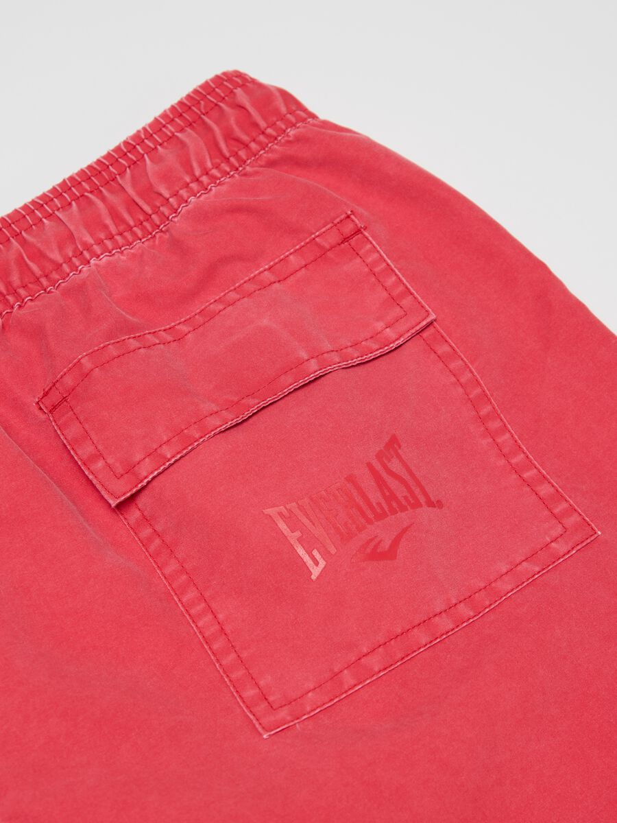 Red swimming trunks with logo print_5