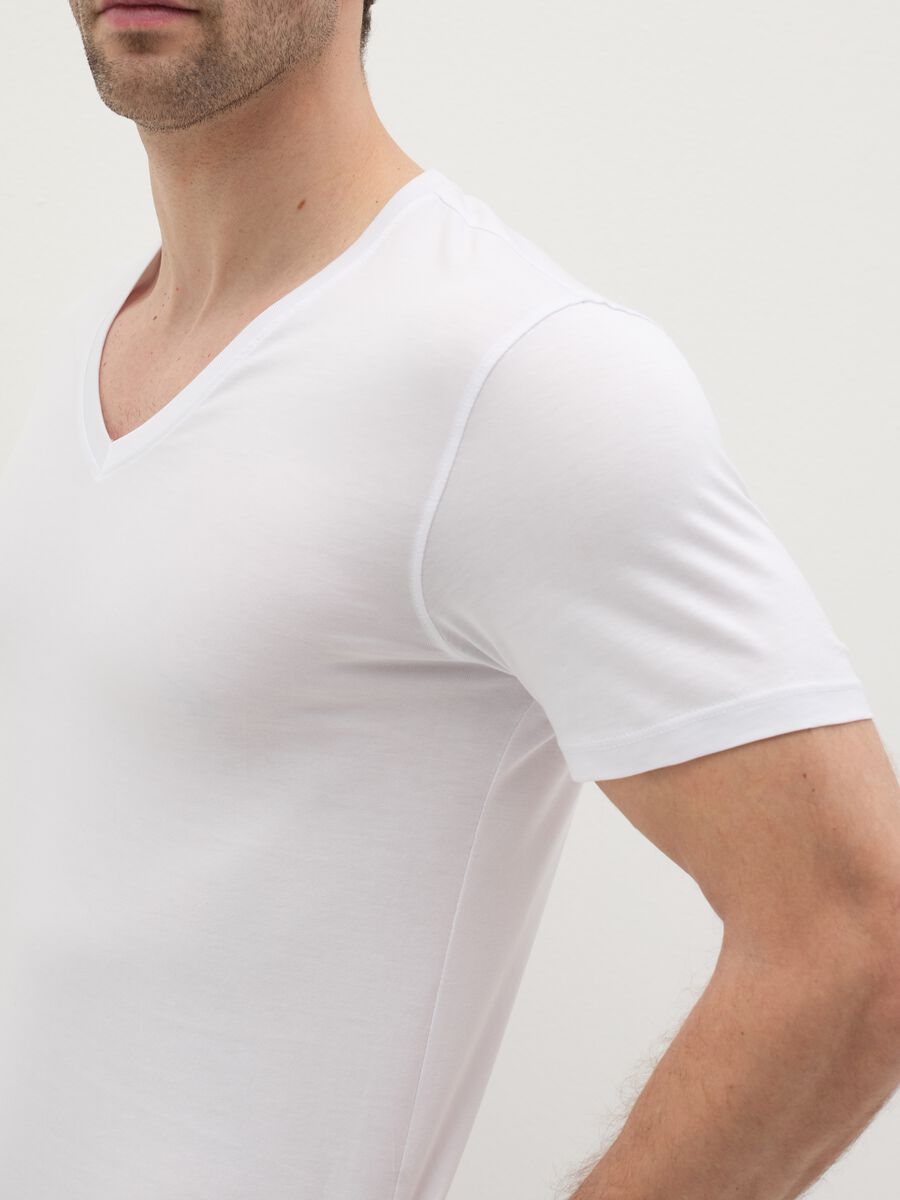 Two-pack Supima cotton undershirts with V neck_1