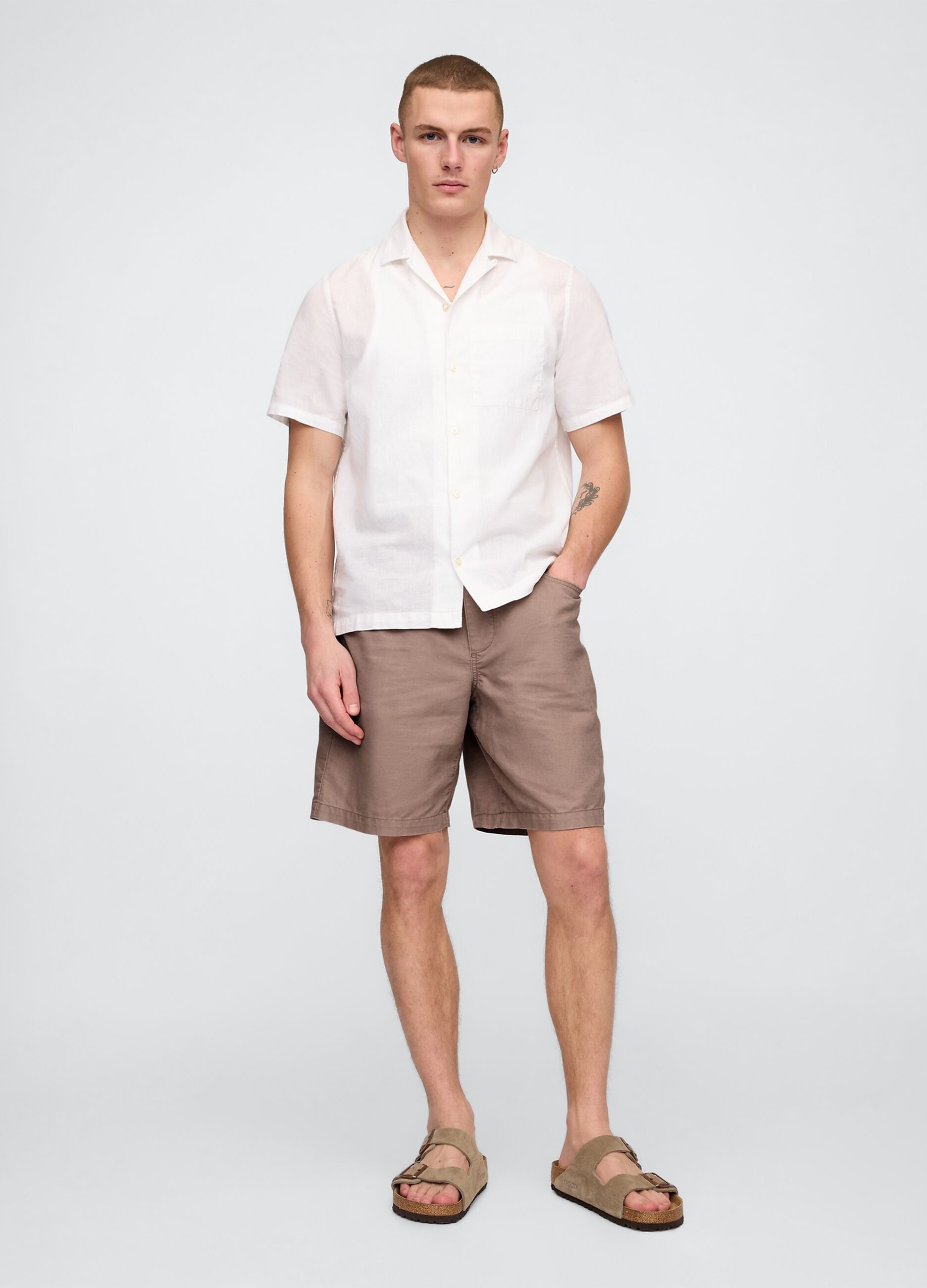 Brown linen and cotton shorts by Gap