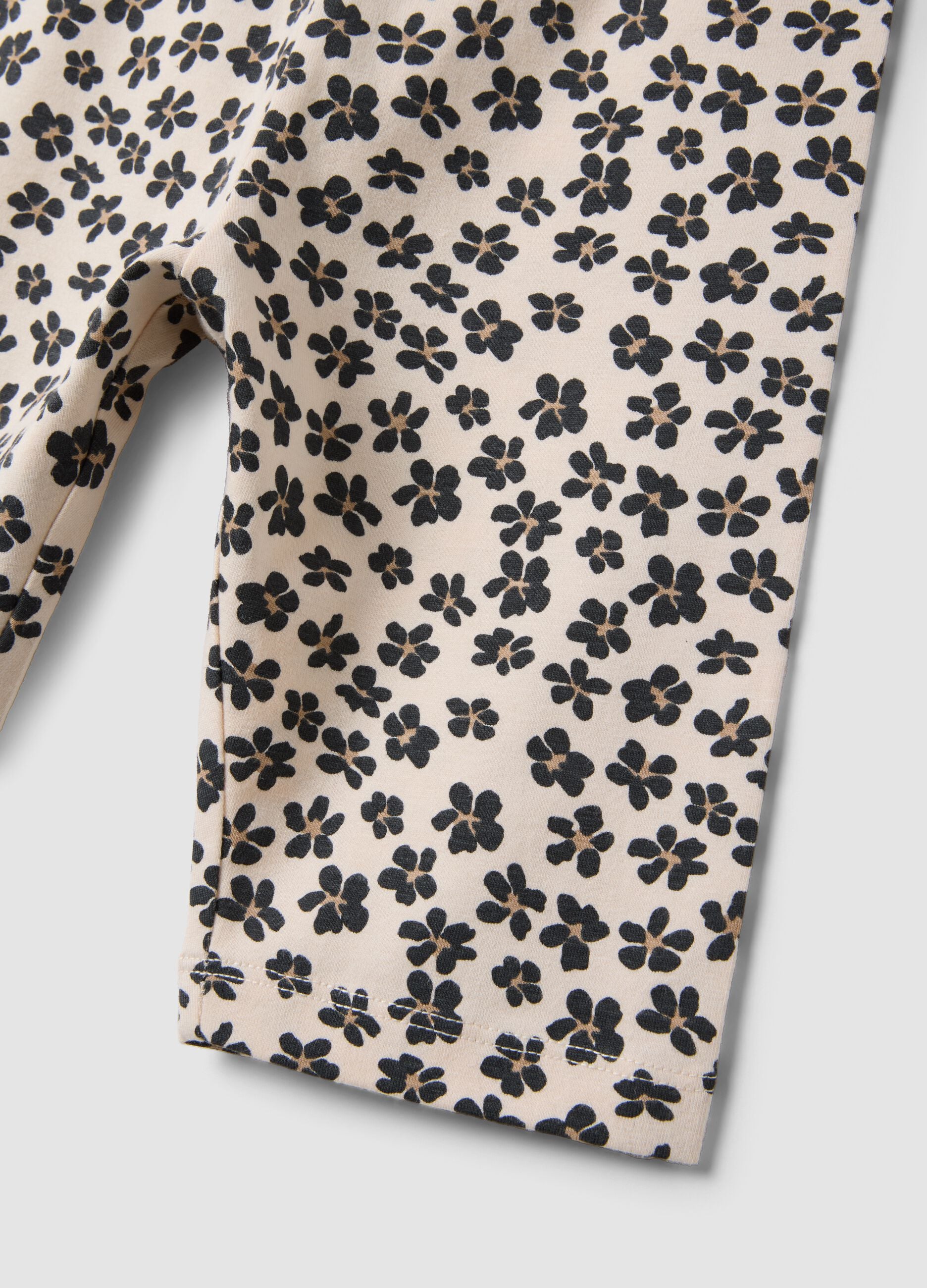 Beige organic cotton shorts with floral print