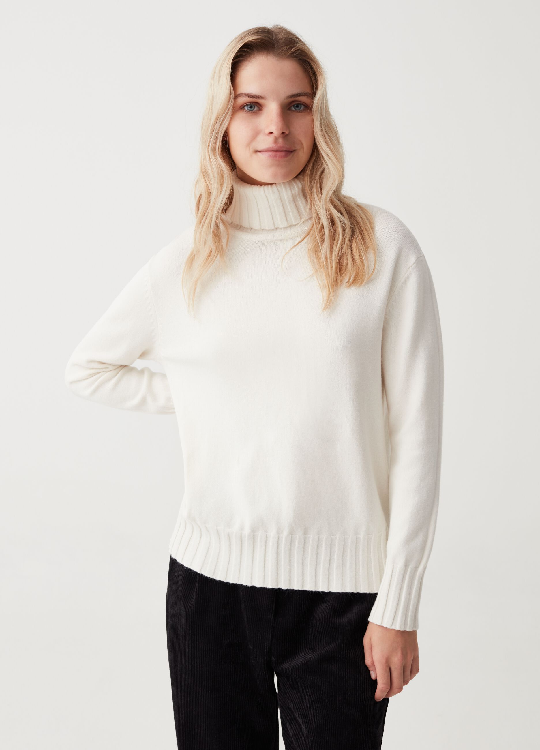 Maglione bianco clearance a collo alto