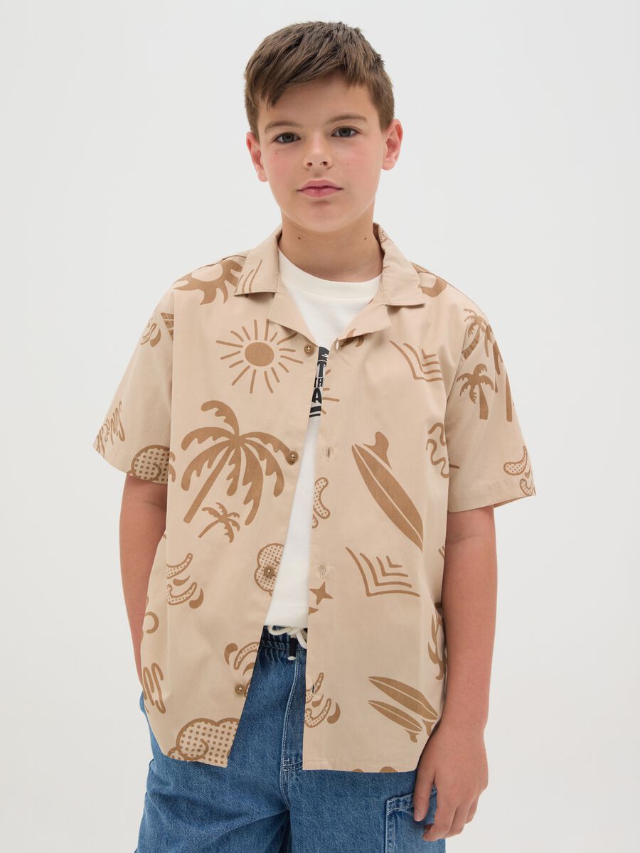 Camicia da ragazzo in puro cotone beige over fit con colletto bowling_0