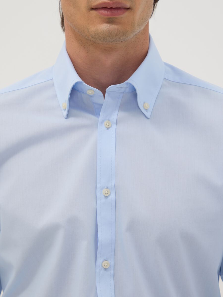 Camicia azzurra slim fit con colletto button down easy iron_1