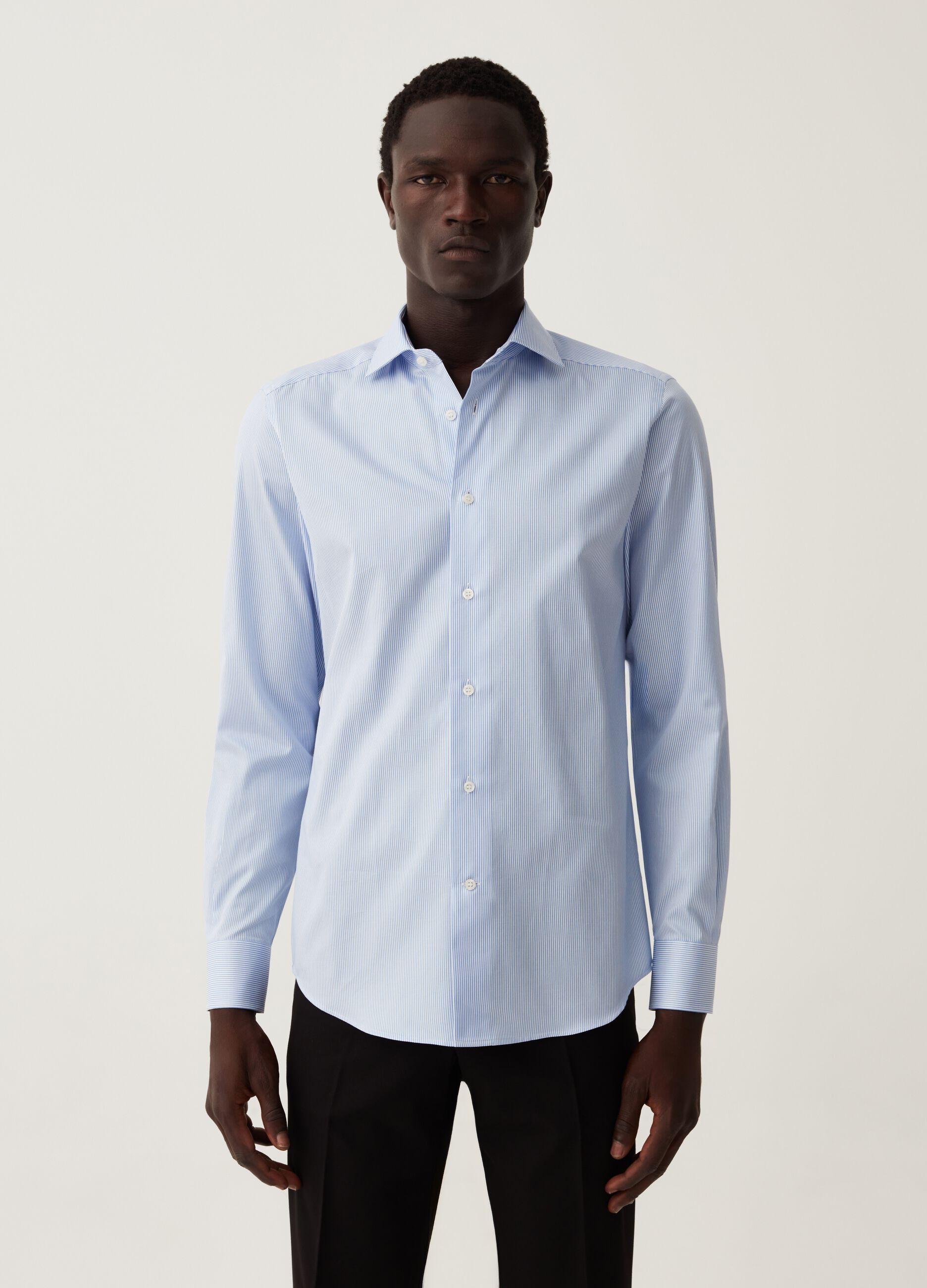 Camicia slim fit in cotone a righe sottili_1