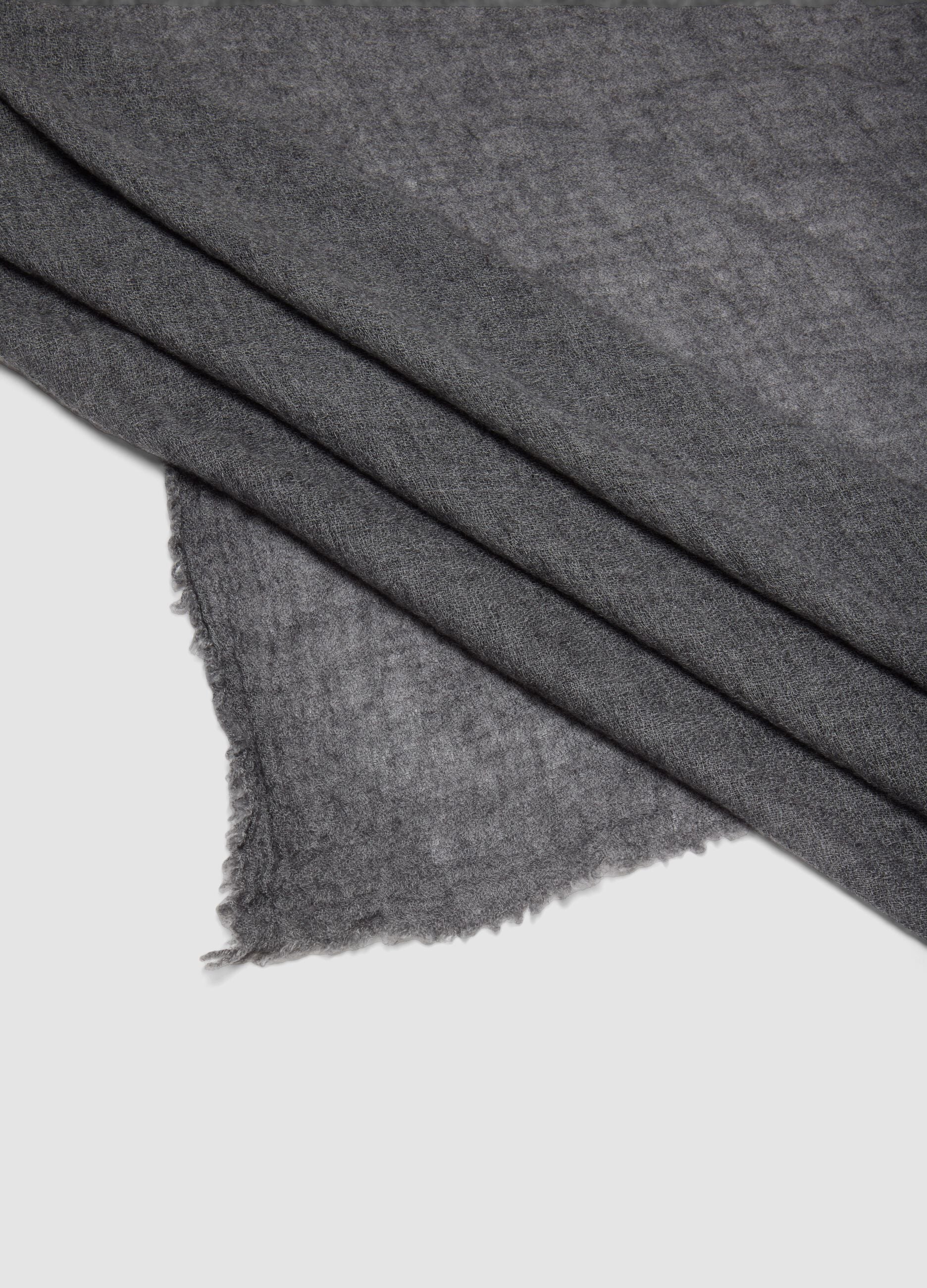 Grey wool-blend scarf with fringed edges